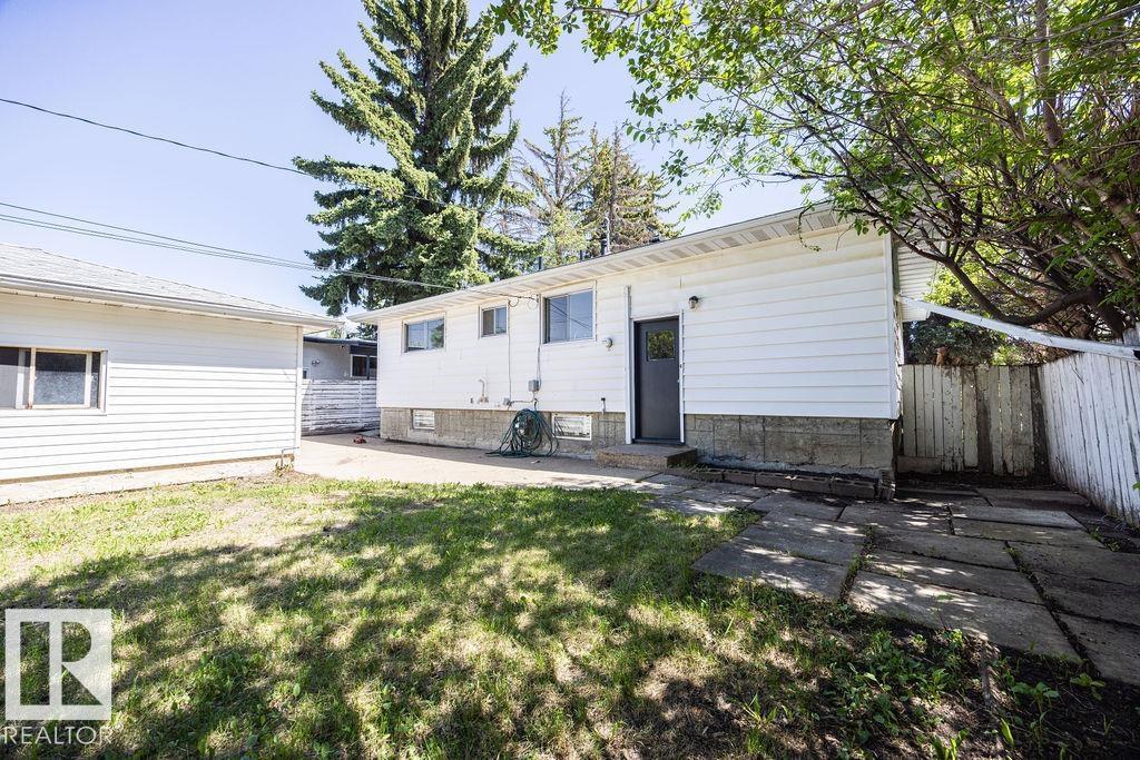 8714 164 ST NW - 33