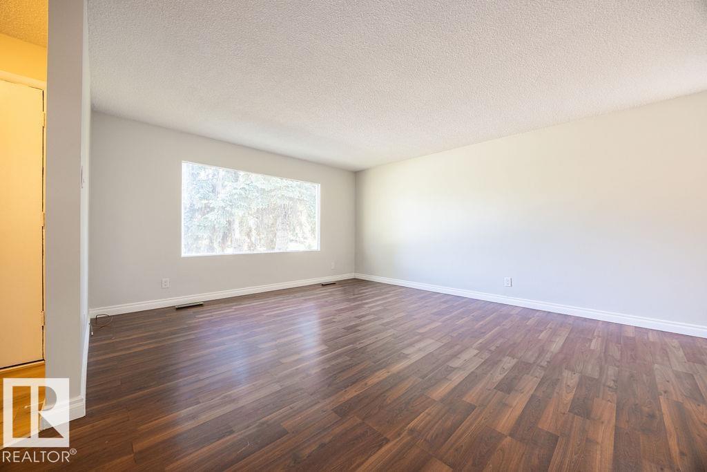 8714 164 ST NW - 4