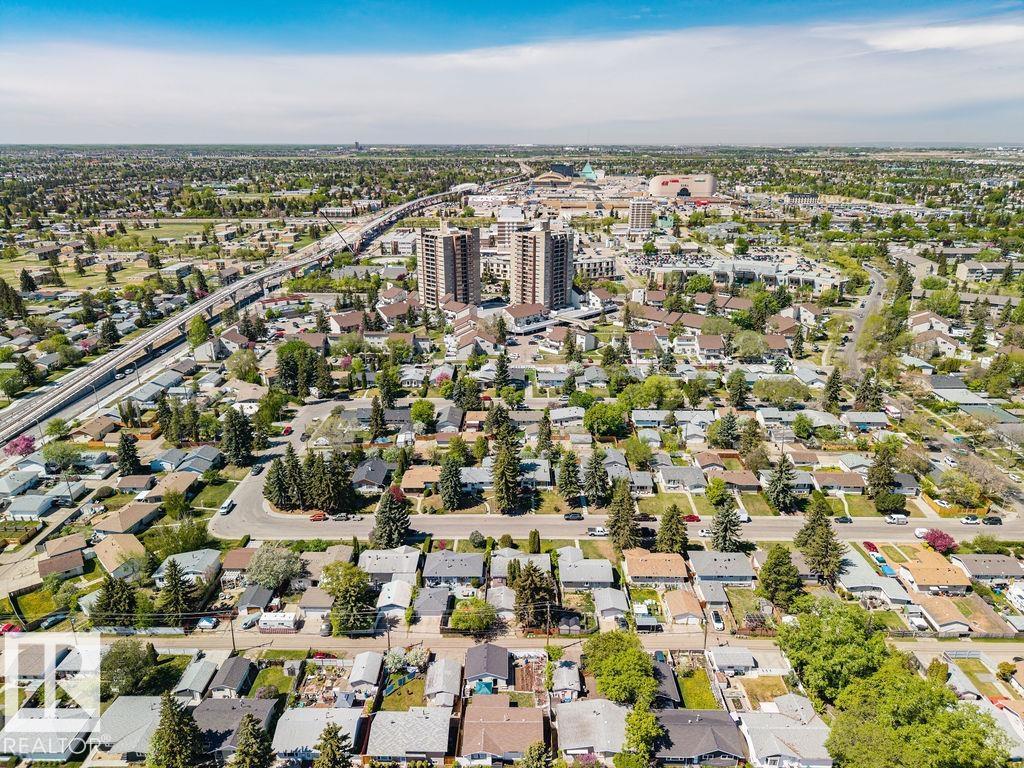 8714 164 ST NW - 50