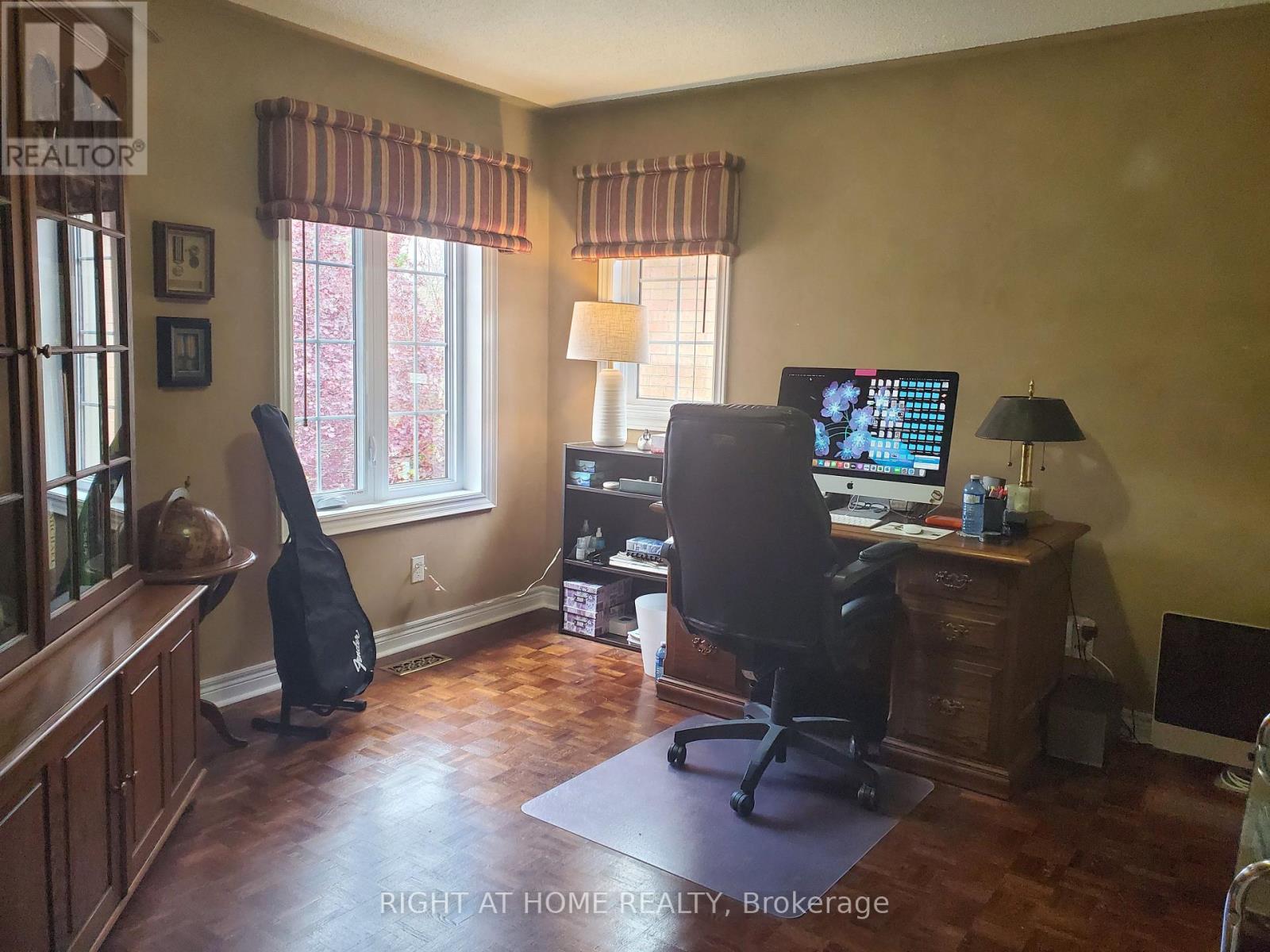 10 RED ASH DRIVE - 22
