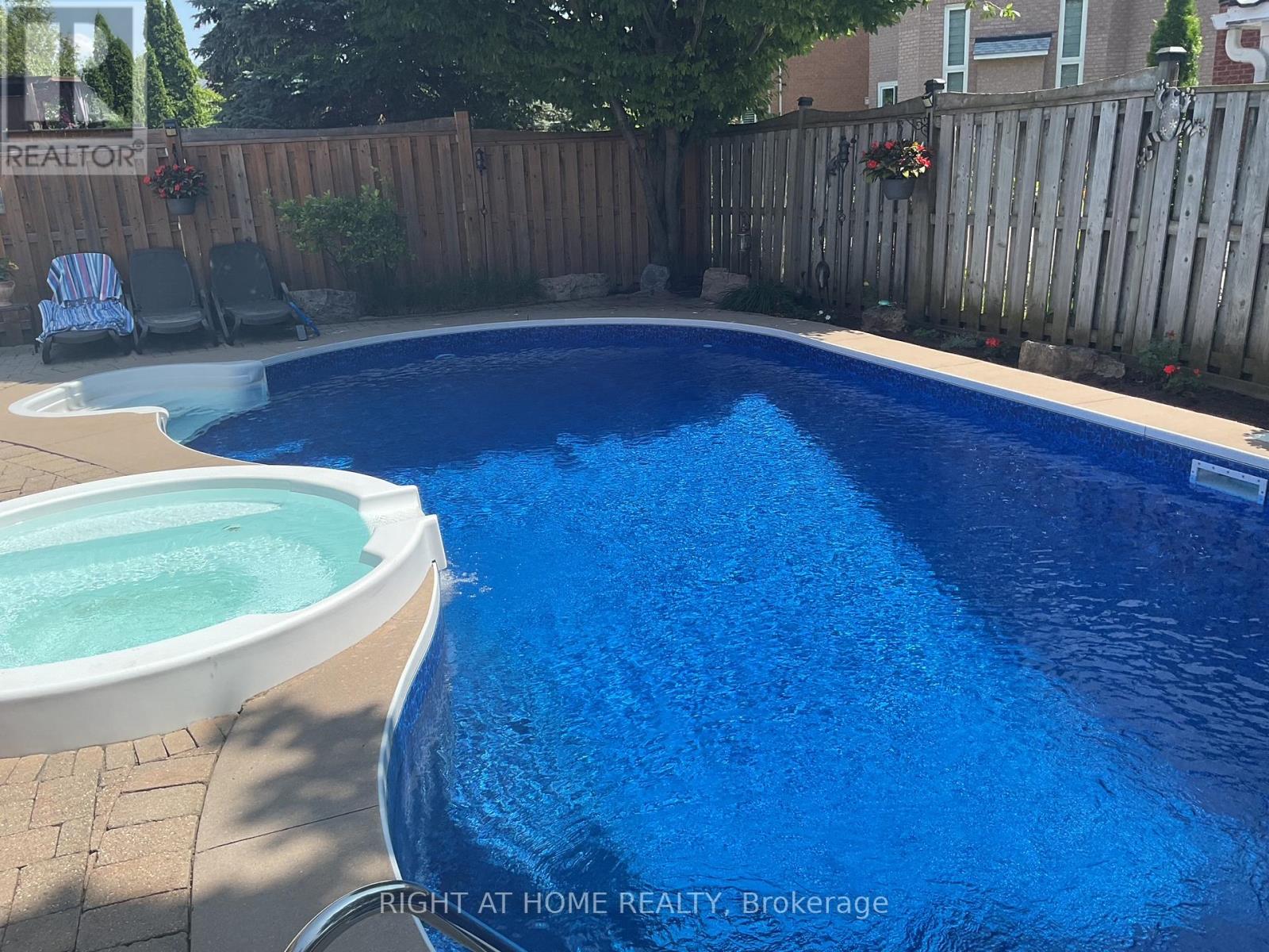 10 RED ASH DRIVE - 32