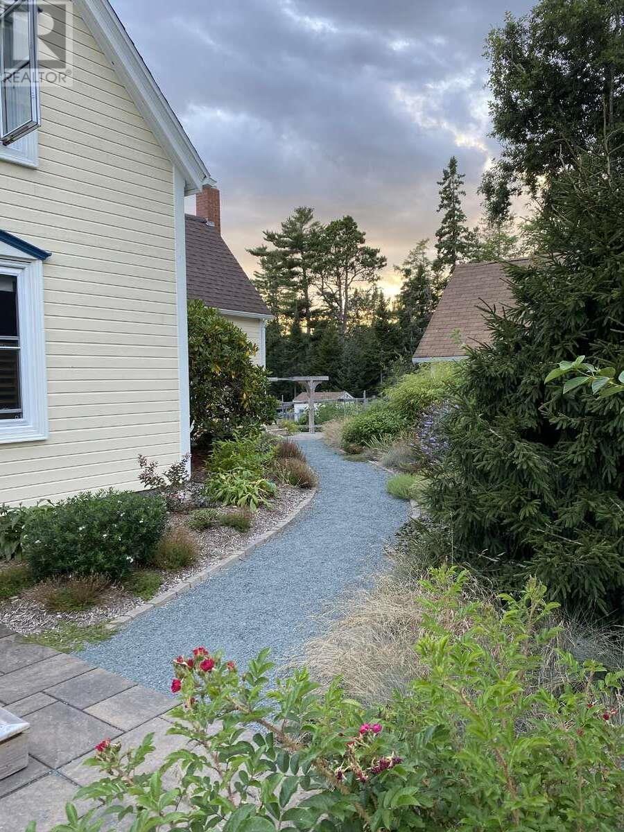 215 Conrads Road - 44