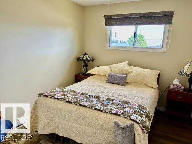 4805 53ave - 17
