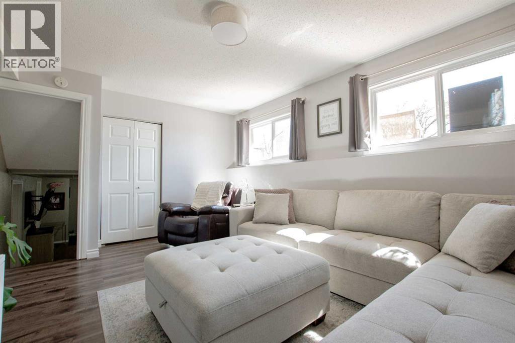 6410 94A Street - 24