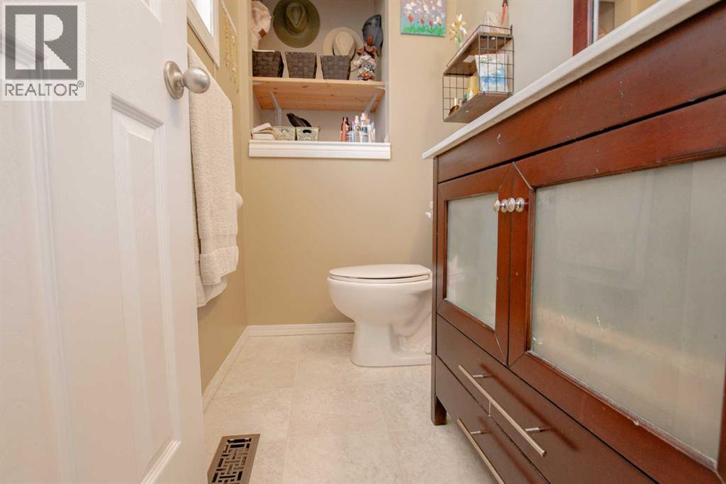 6410 94A Street - 21