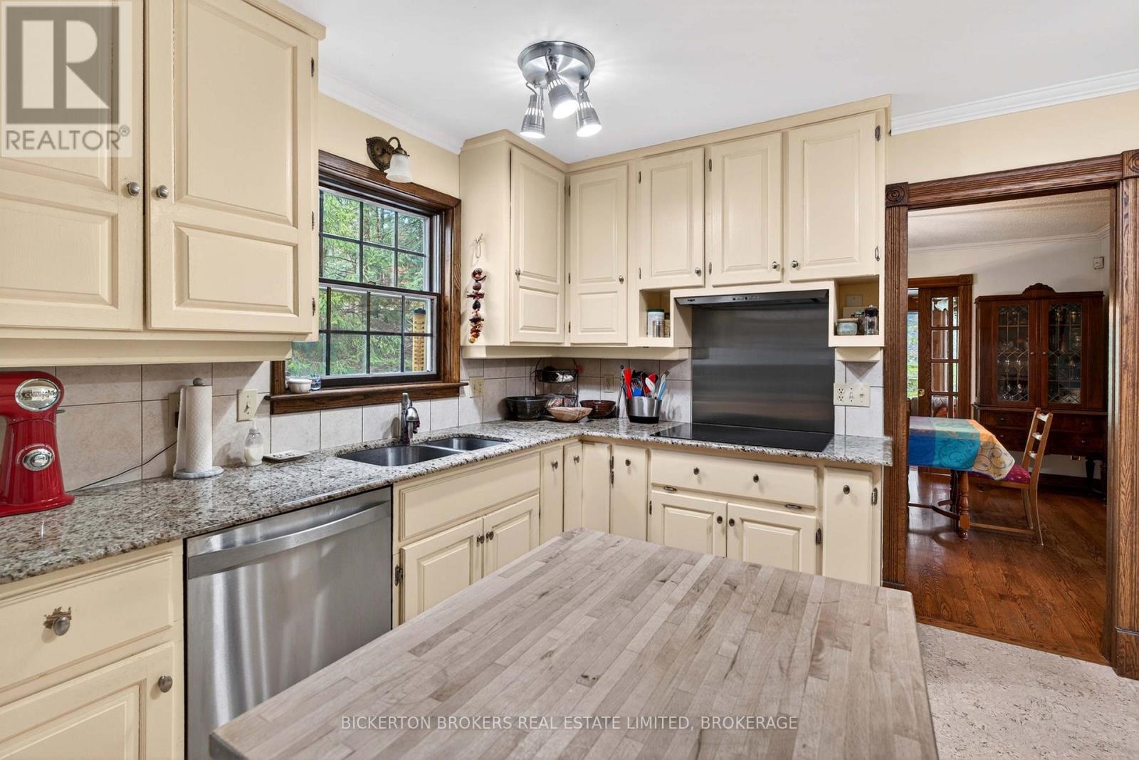 36 SHEMROCK DRIVE - 15