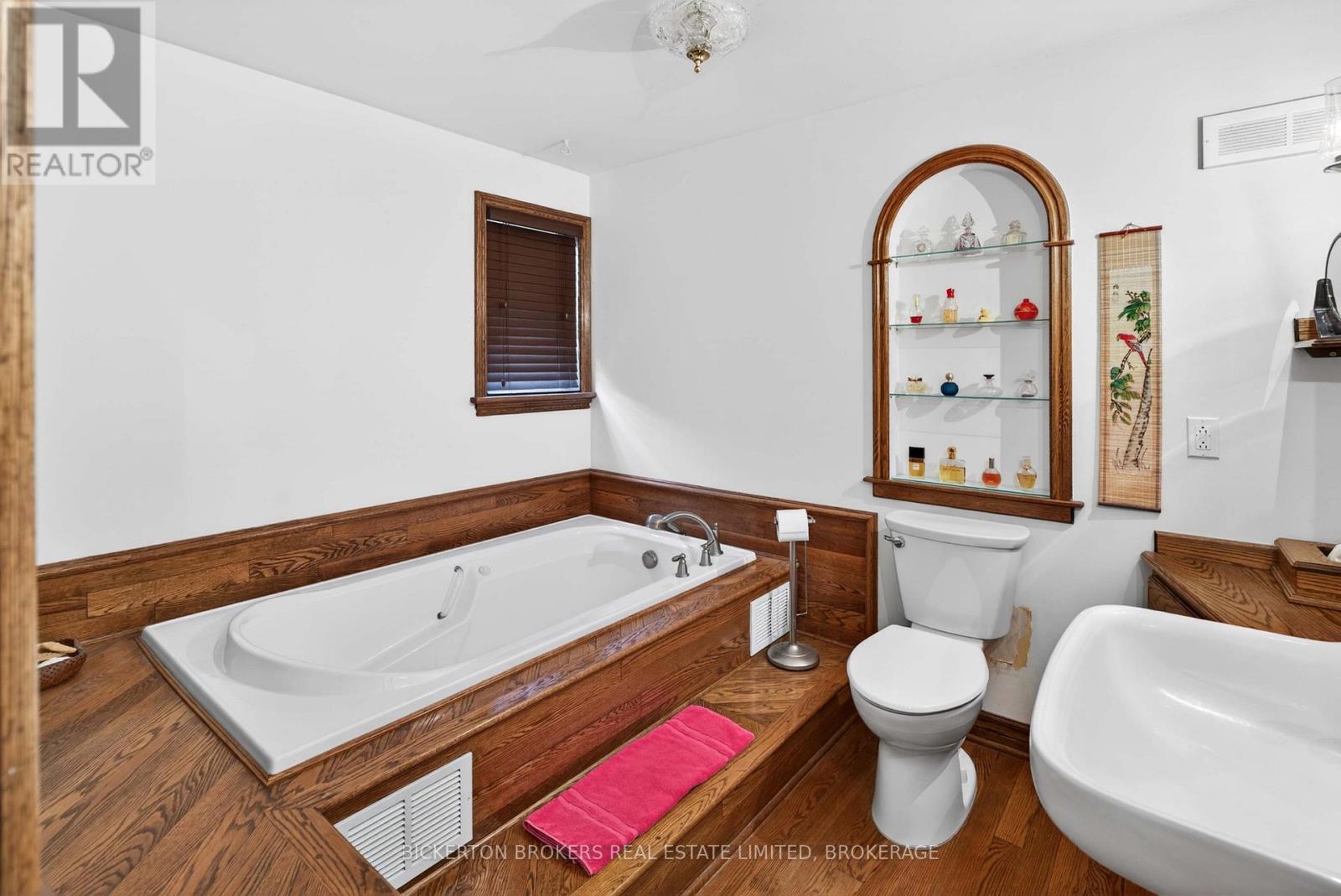 36 SHEMROCK DRIVE - 21