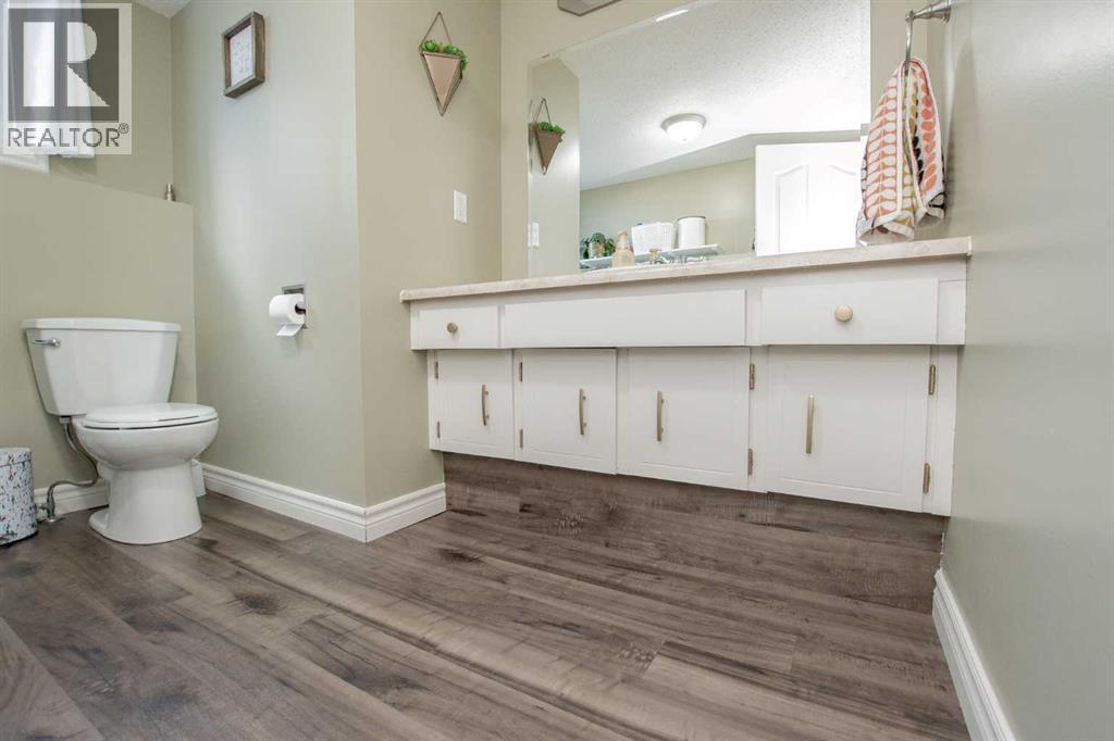 6410 94A Street - 28