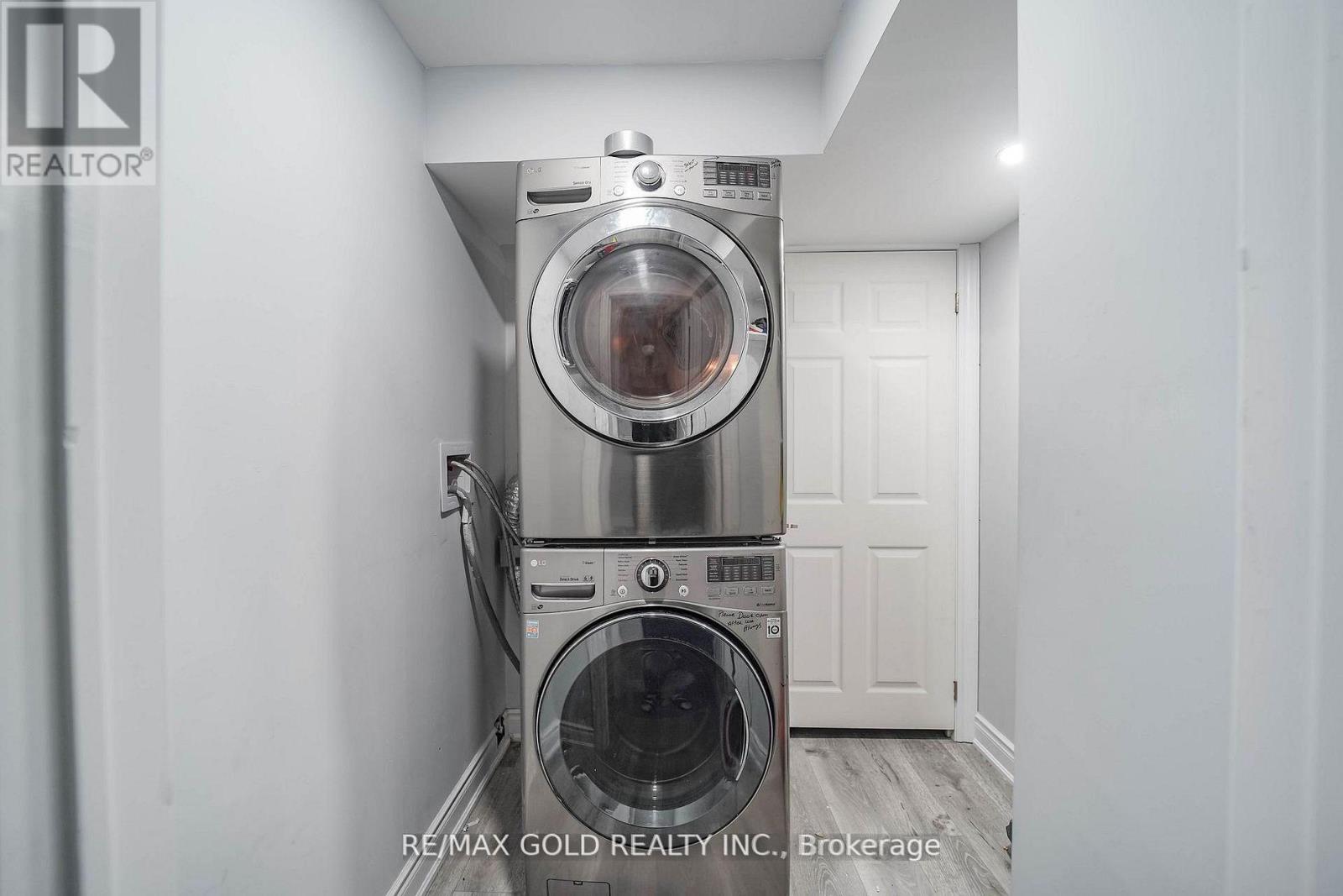 10 DOPP CRESCENT - 26