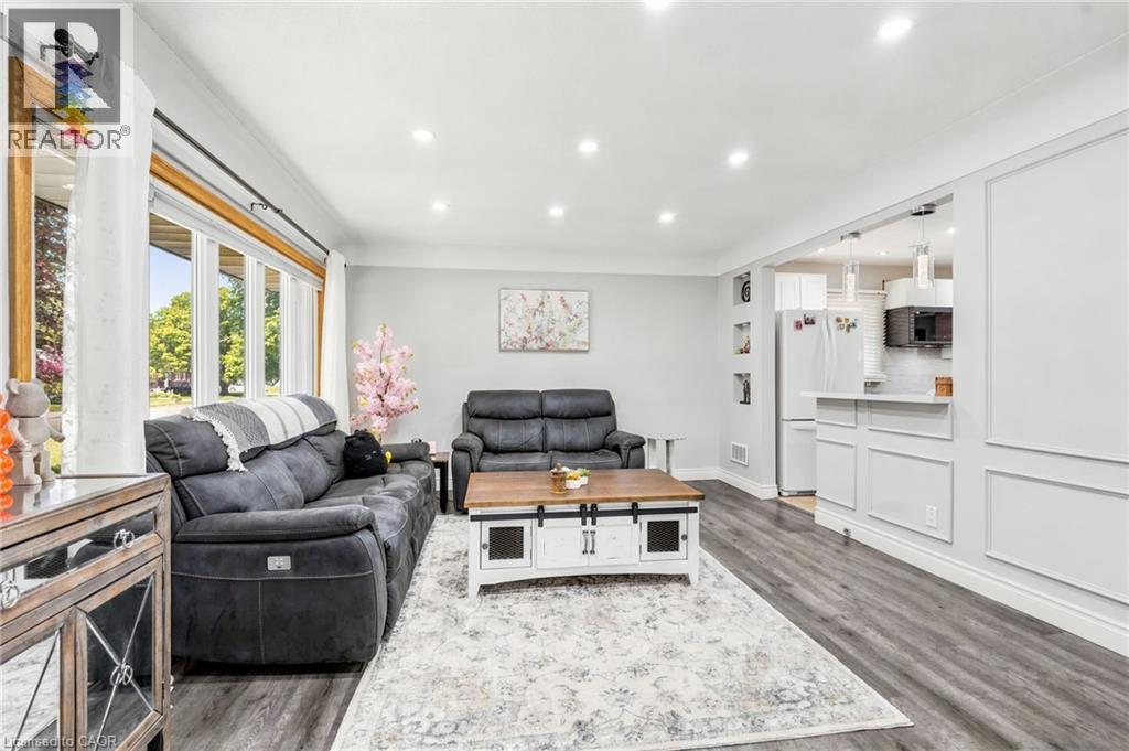 6902 DELL Avenue - 7