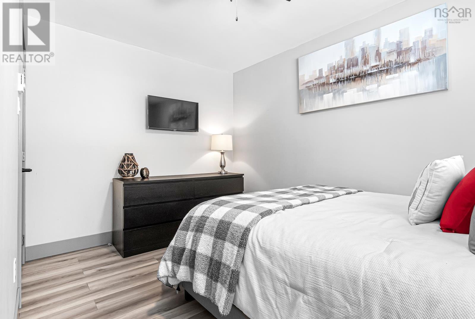 69 Pinetree Crescent - 20