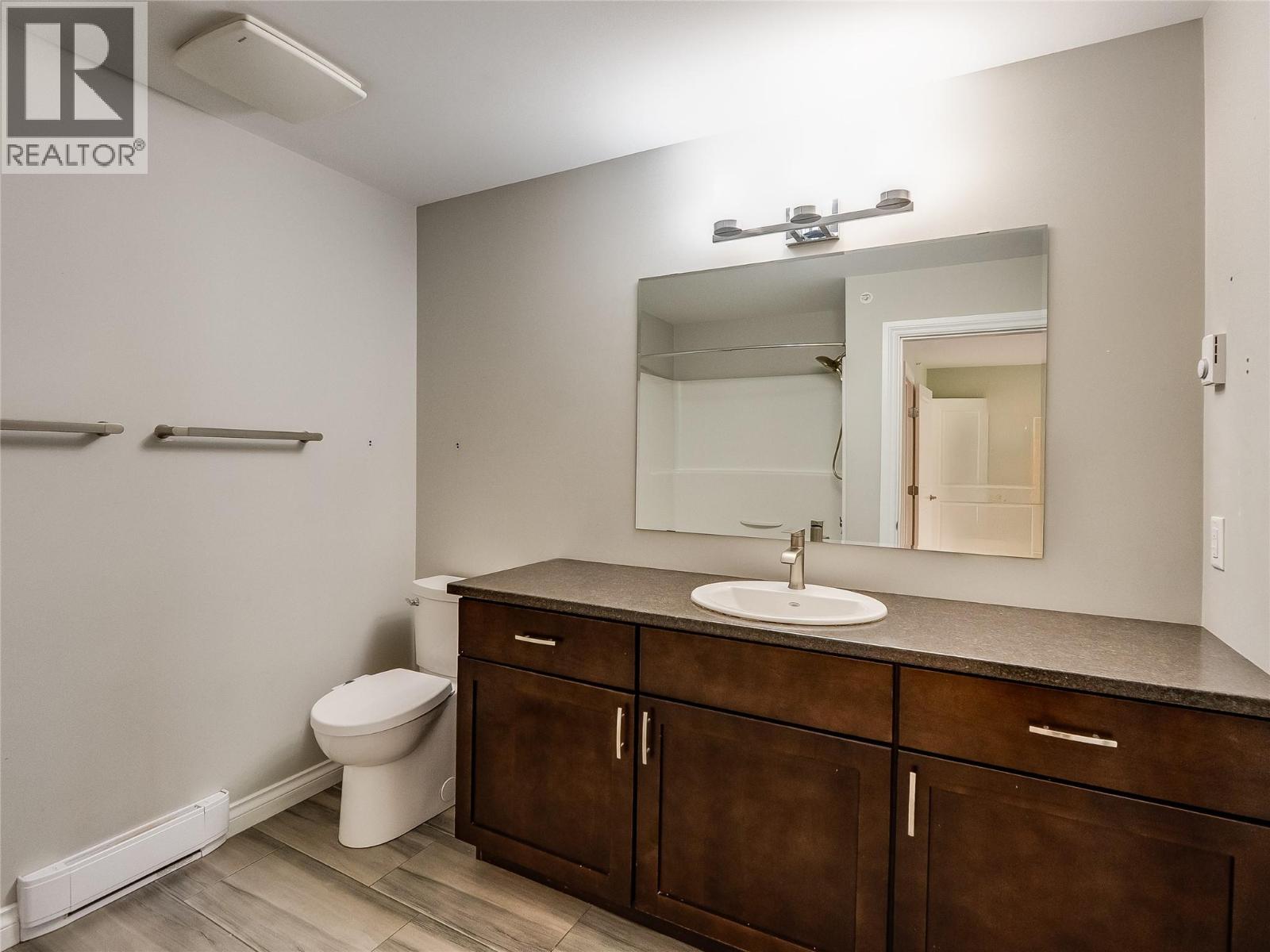 #202 2000 Choquette Avenue - 41