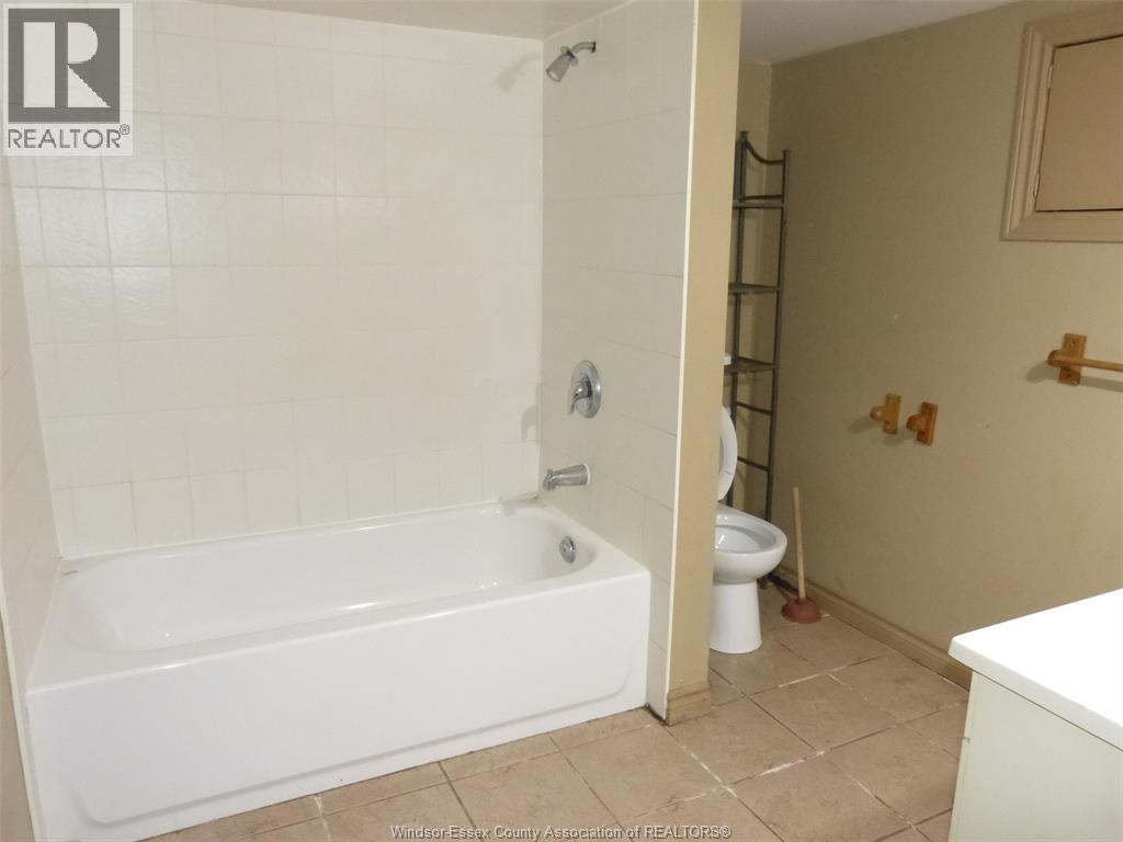 1434 TECUMSEH BOULEVARD - 17
