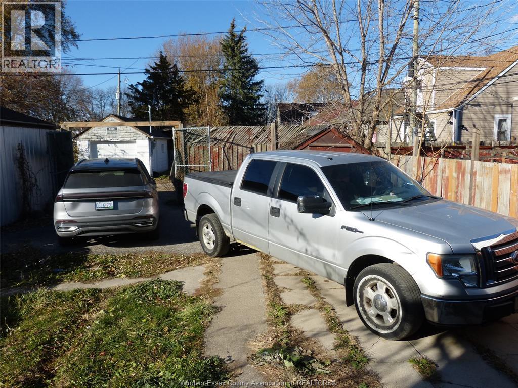 1434 TECUMSEH BOULEVARD - 19
