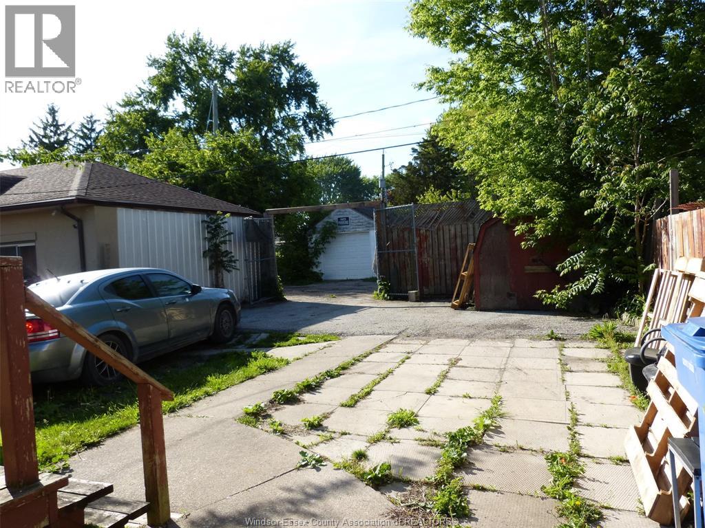 1434 TECUMSEH BOULEVARD - 4