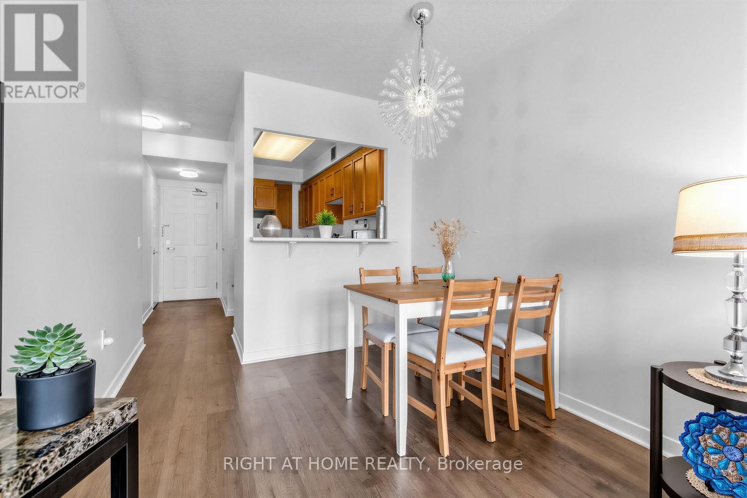 #804 284 BLOOR STREET W - 7