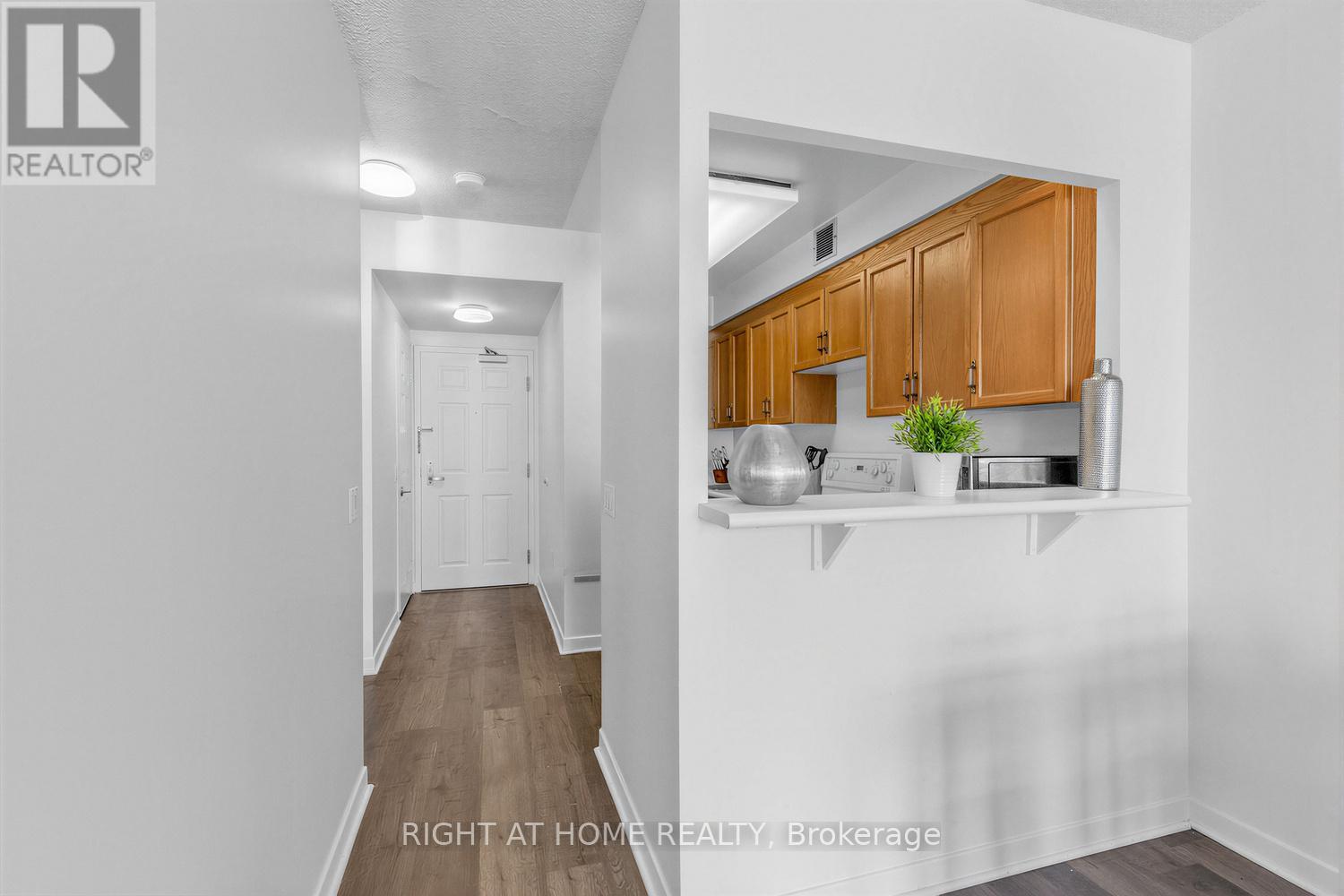 #804 284 BLOOR STREET W - 8