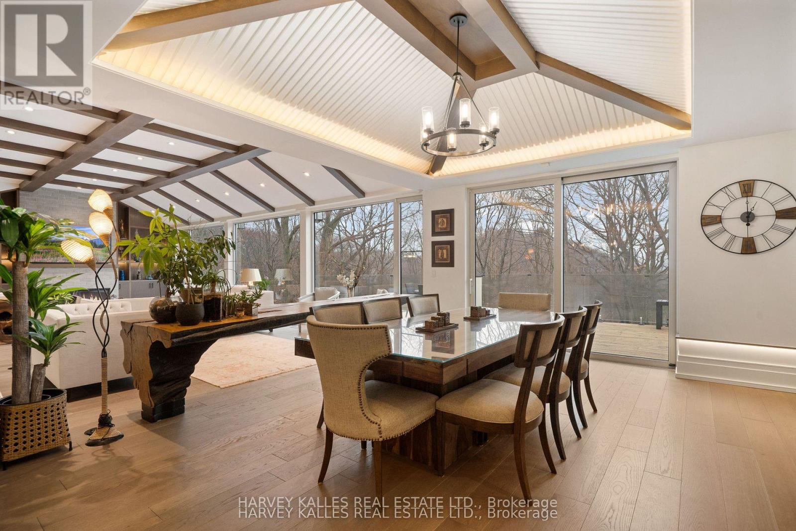 140 SANDRINGHAM DRIVE - 13