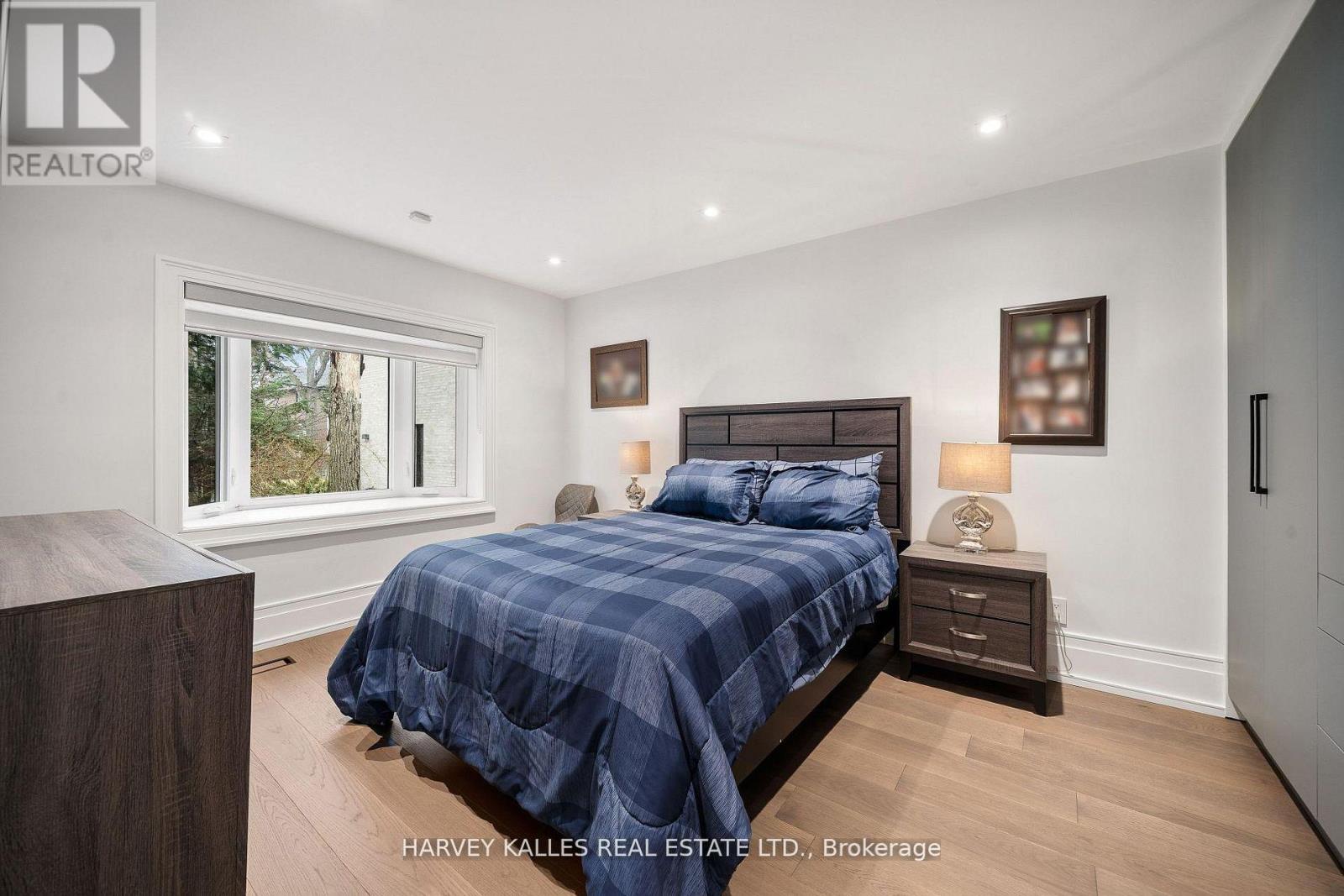 140 SANDRINGHAM DRIVE - 26