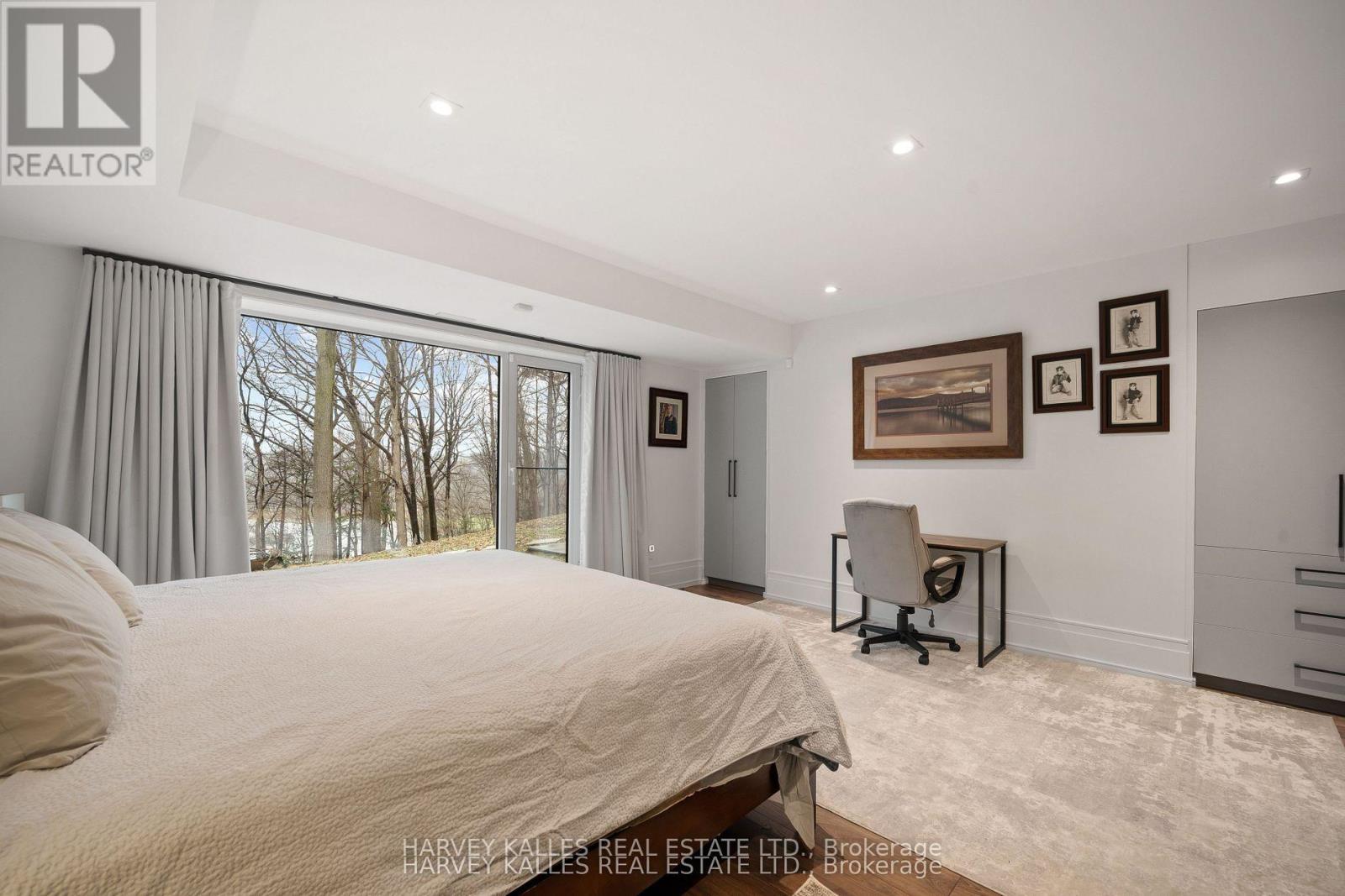 140 SANDRINGHAM DRIVE - 38