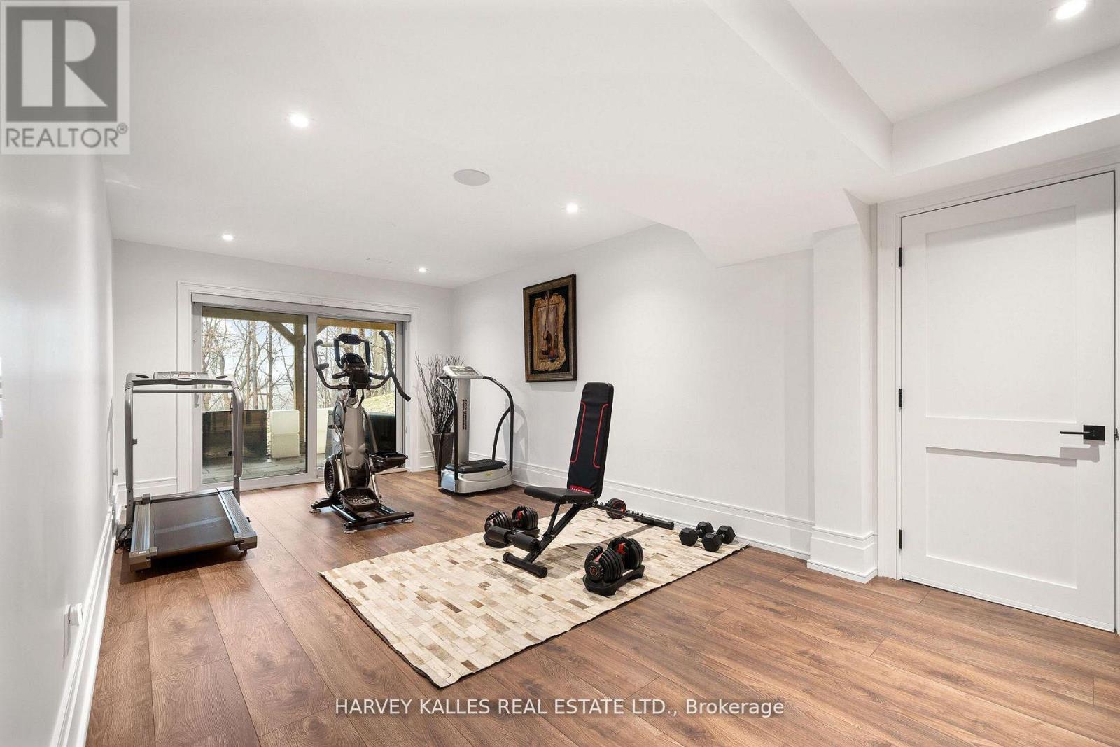 140 SANDRINGHAM DRIVE - 42