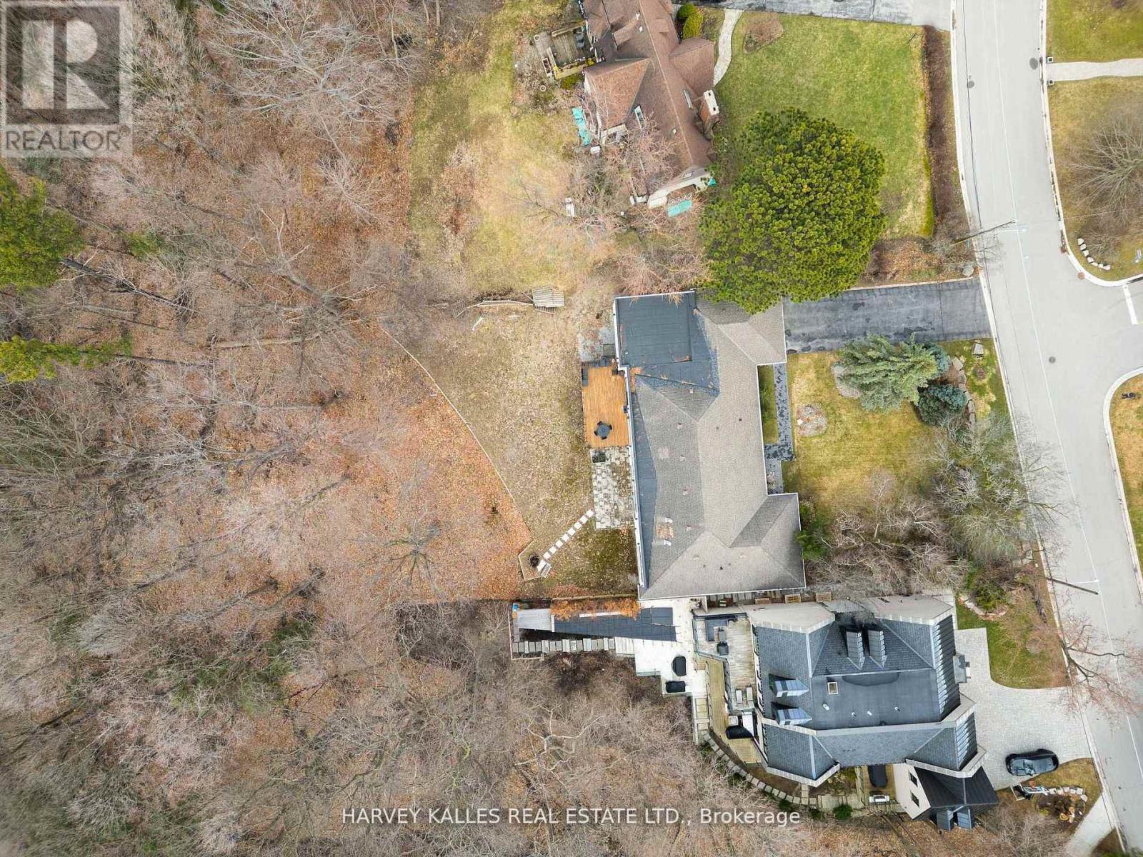 140 SANDRINGHAM DRIVE - 46
