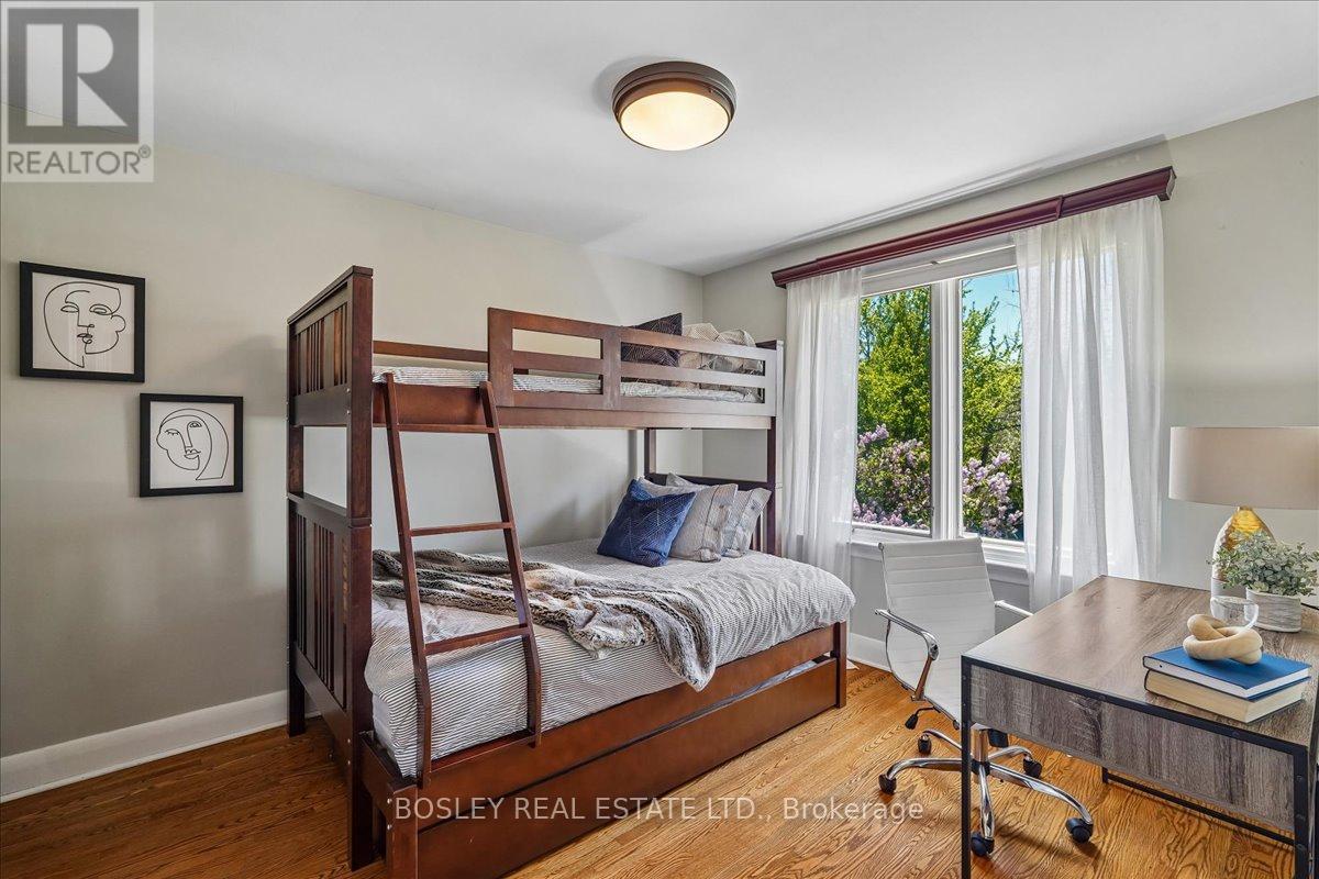 7 HOWARD DRIVE - 28