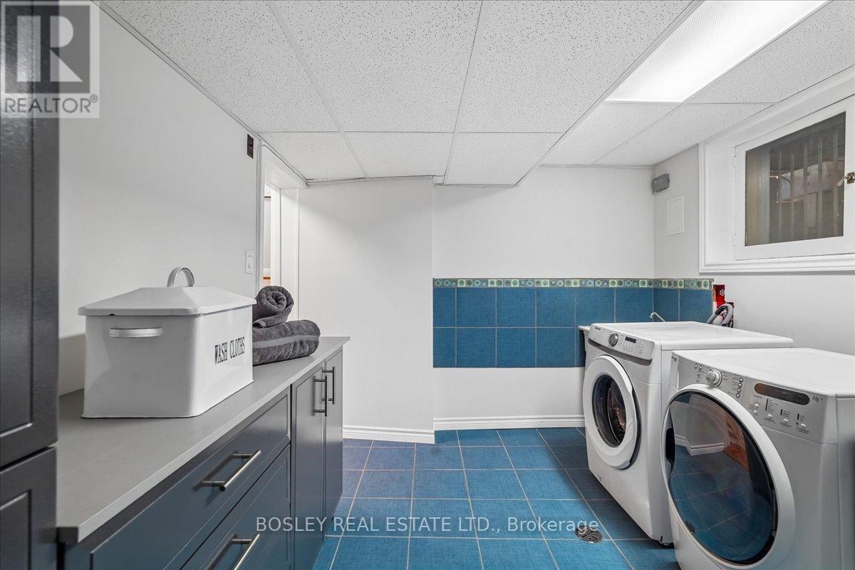 7 HOWARD DRIVE - 32