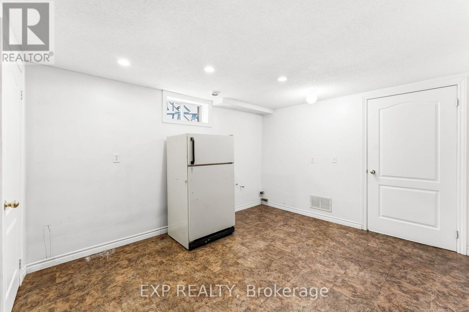 570 ANNANDALE STREET - 35