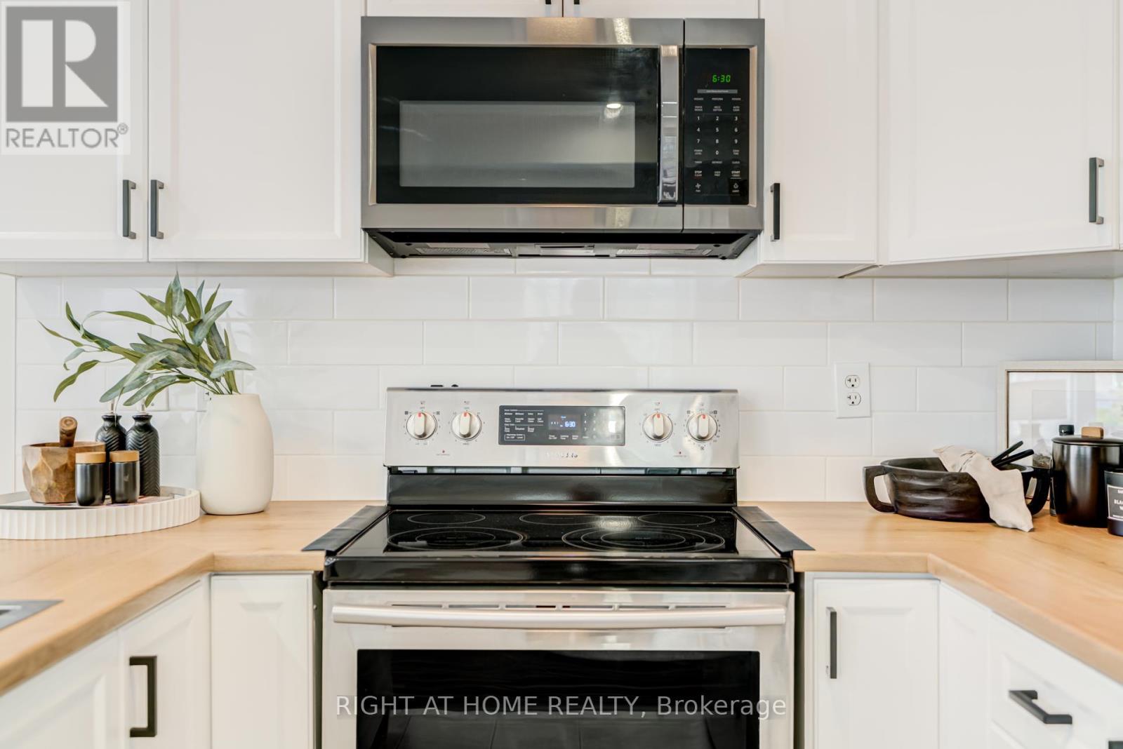 #88 1250 ST.MARTINS DRIVE - 16