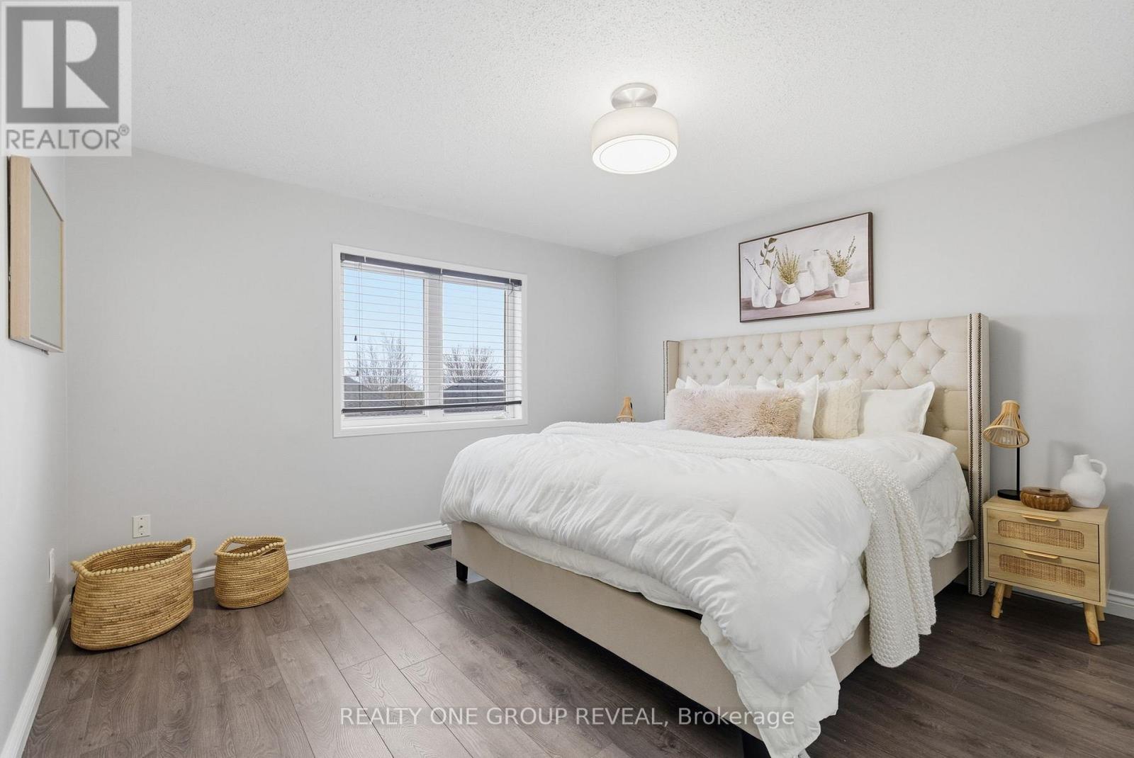 910 TAGGART CRESCENT - 21