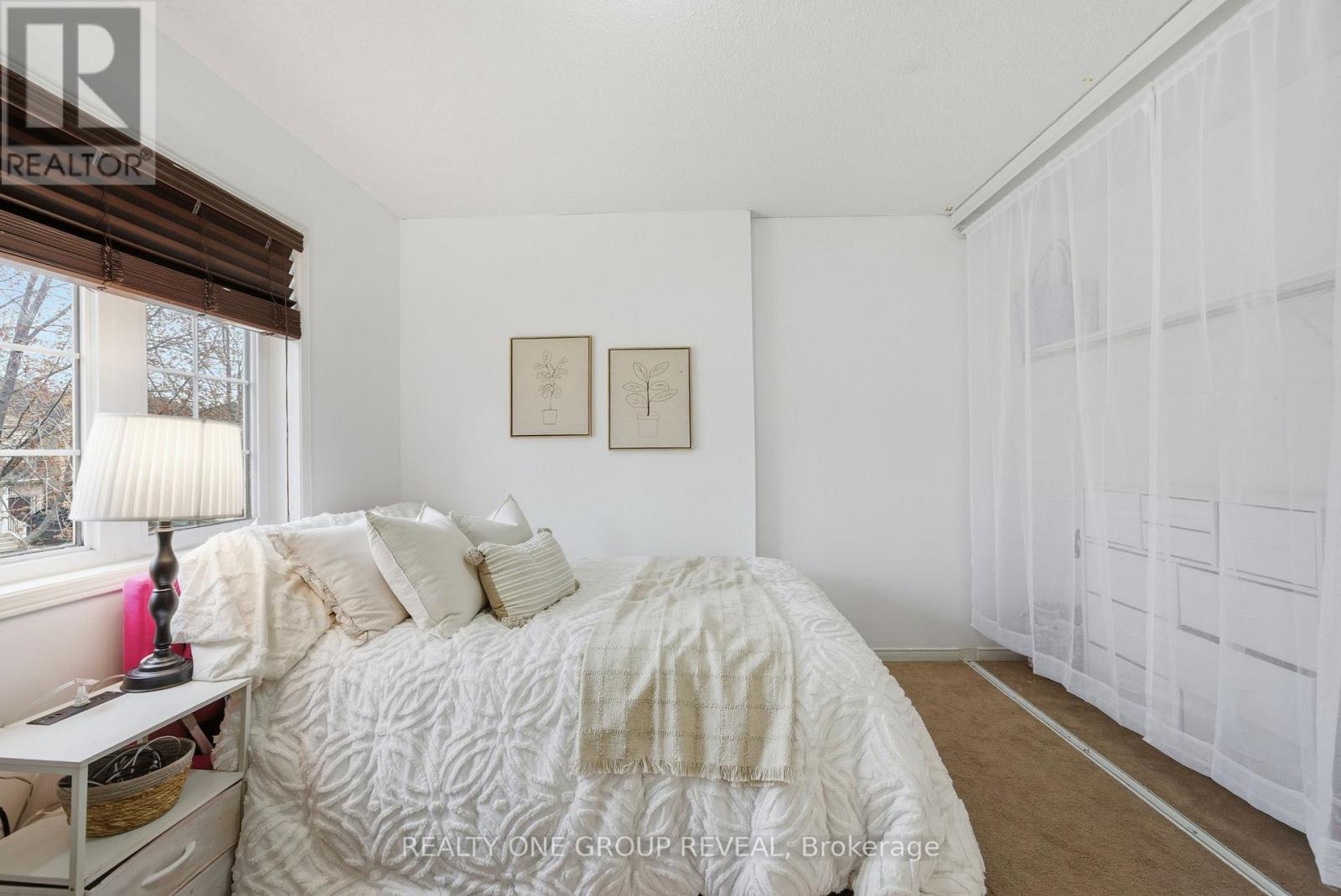 910 TAGGART CRESCENT - 25