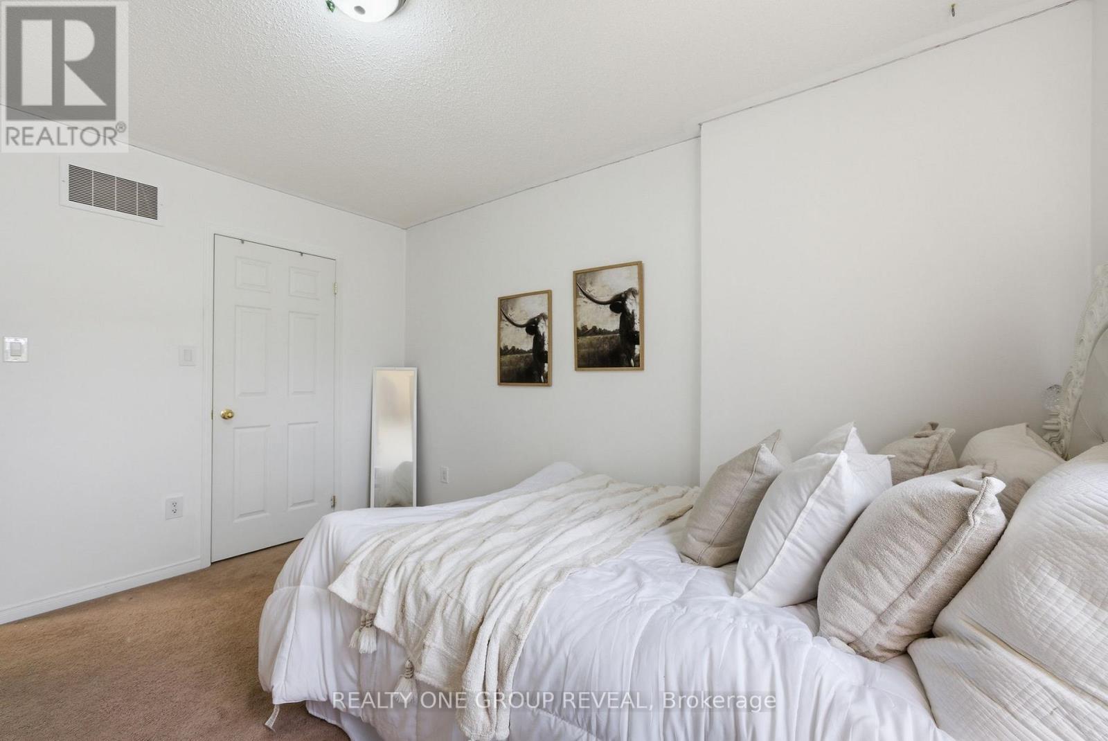 910 TAGGART CRESCENT - 27