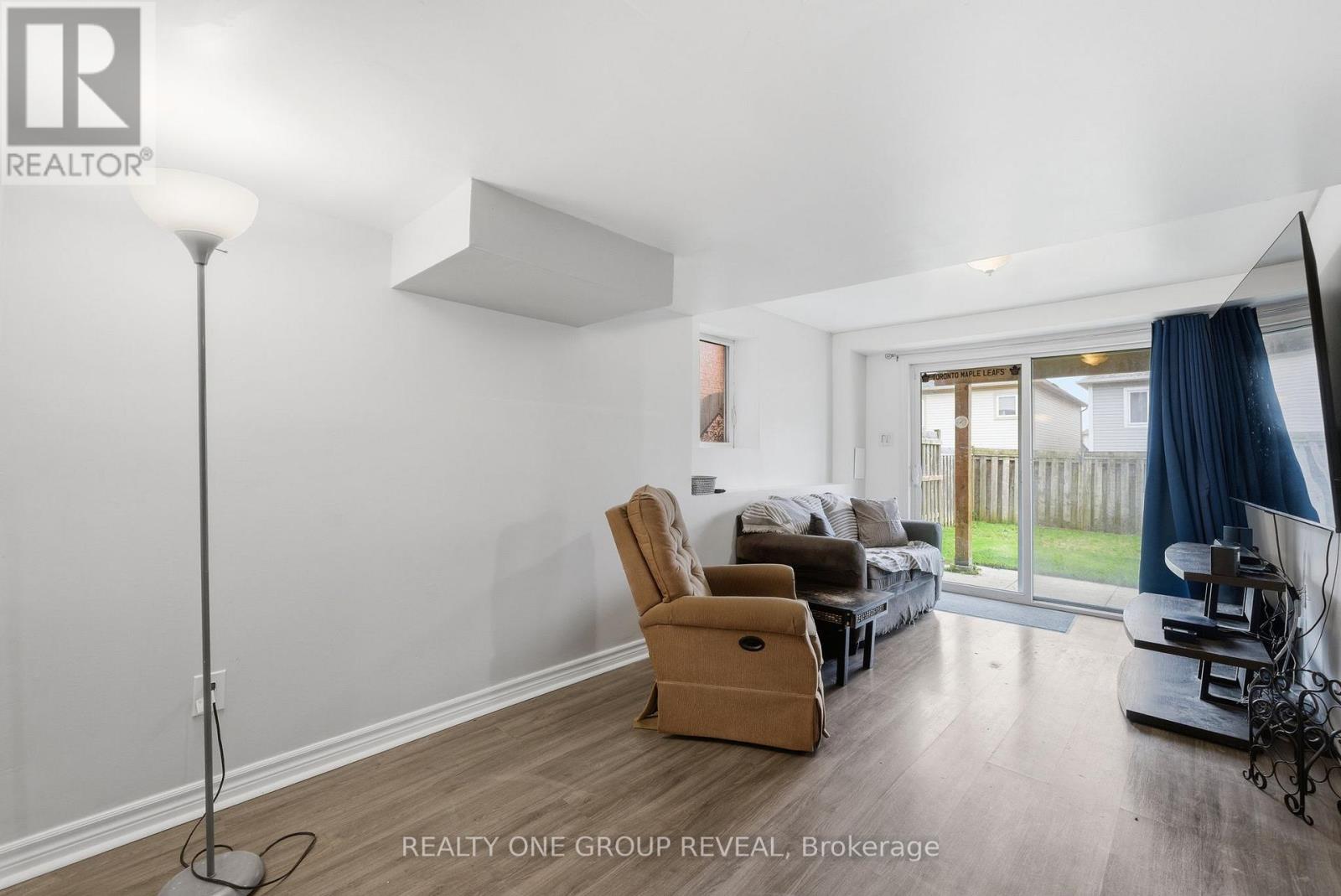 910 TAGGART CRESCENT - 34