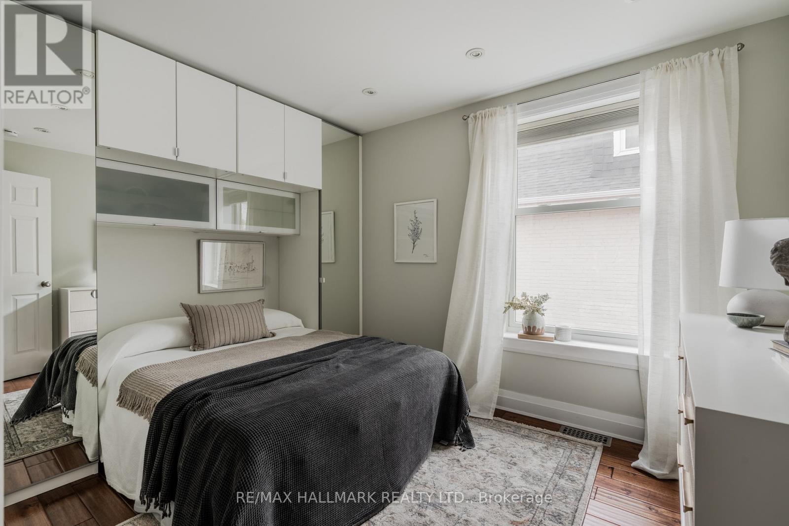 4 WAYLAND AVENUE - 15