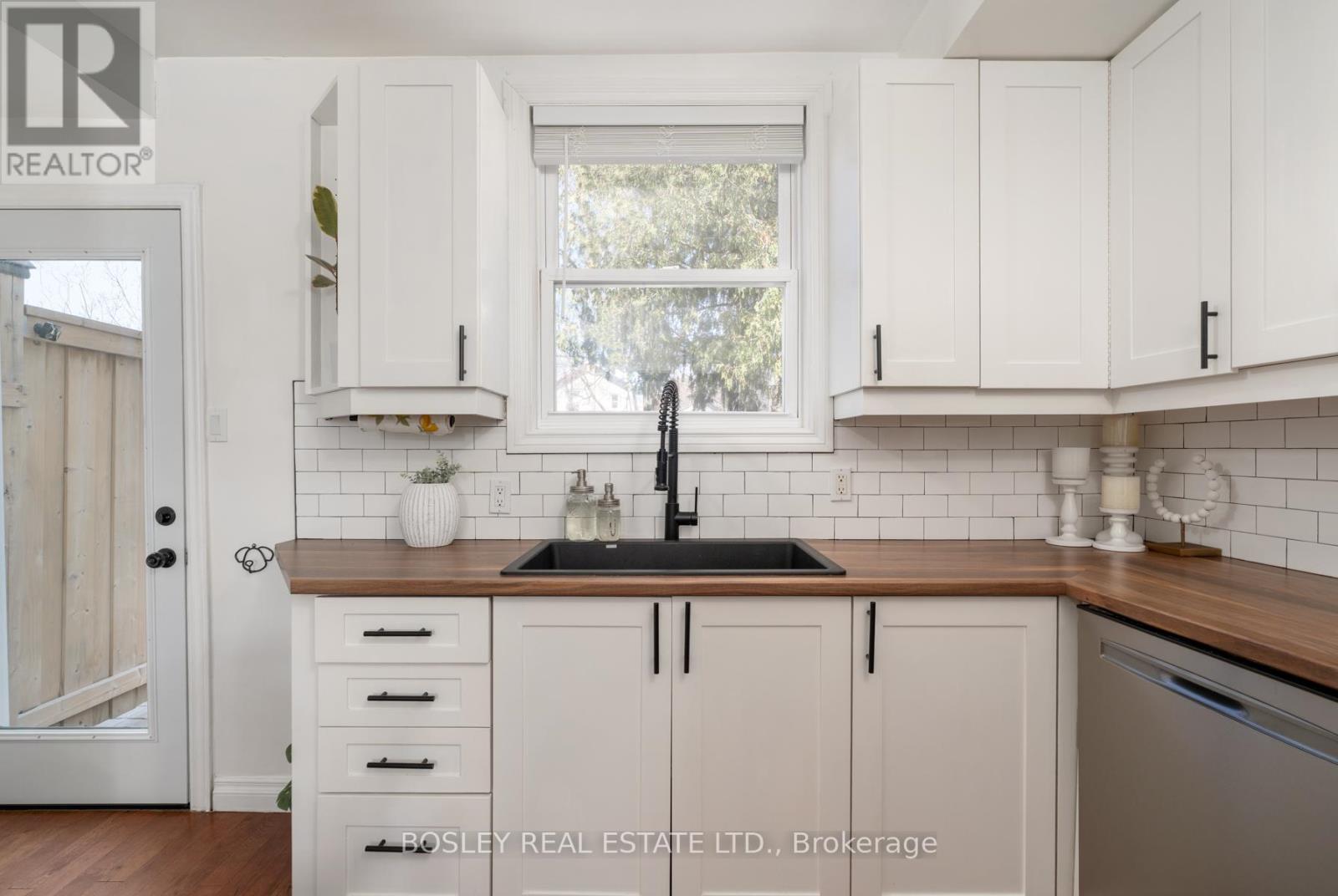 24 QUEENSDALE AVENUE - 8