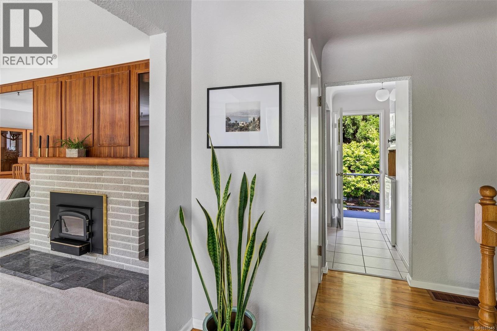  1318 Moorgreen Place, Saanich