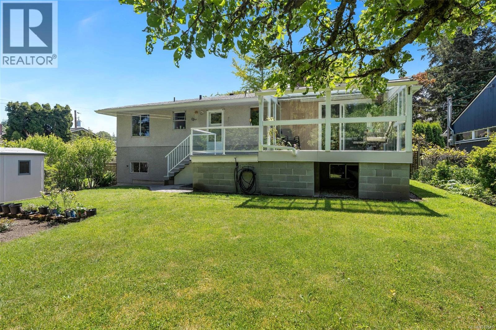 1318 Moorgreen Place, Saanich