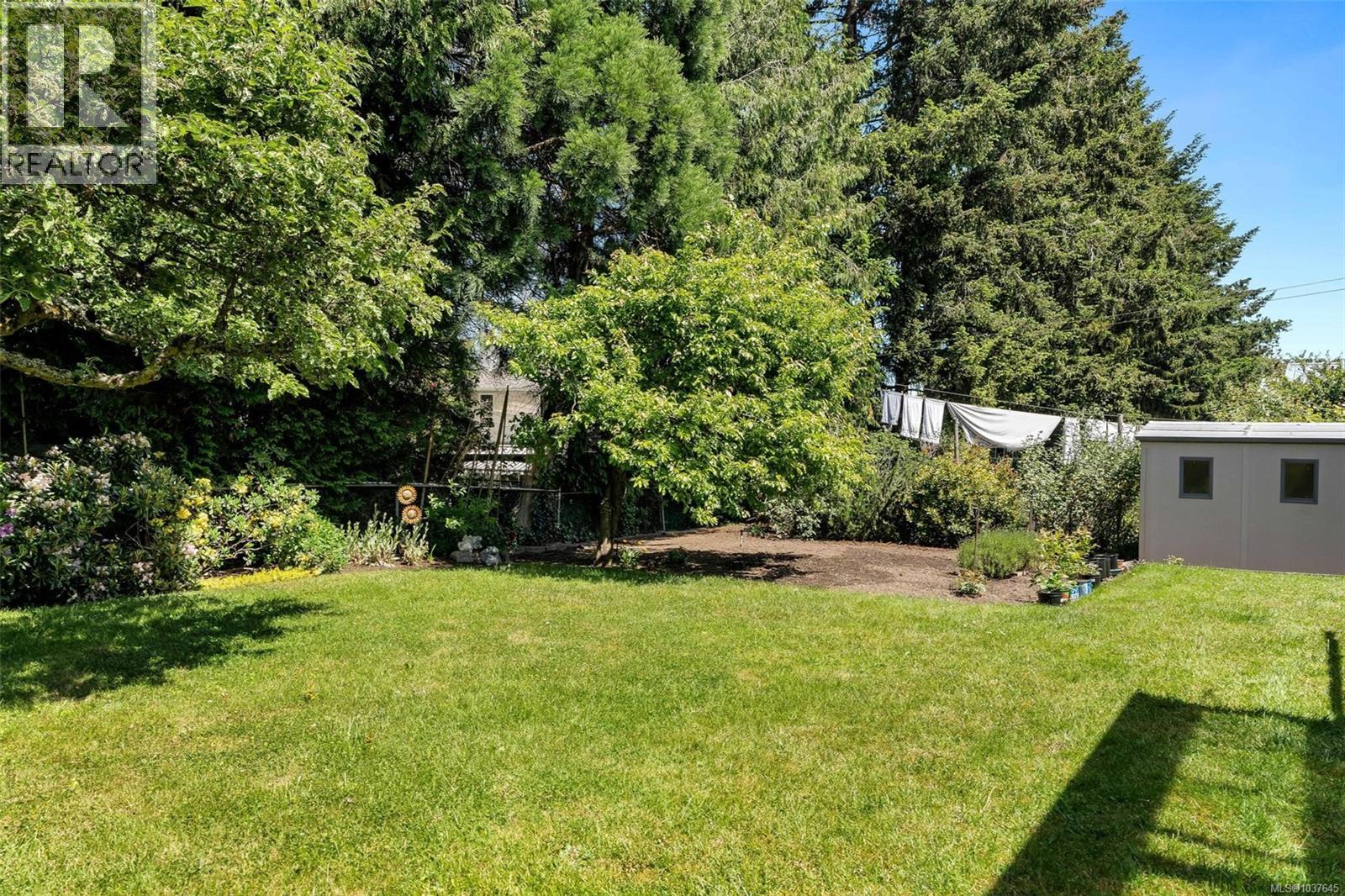  1318 Moorgreen Place, Saanich