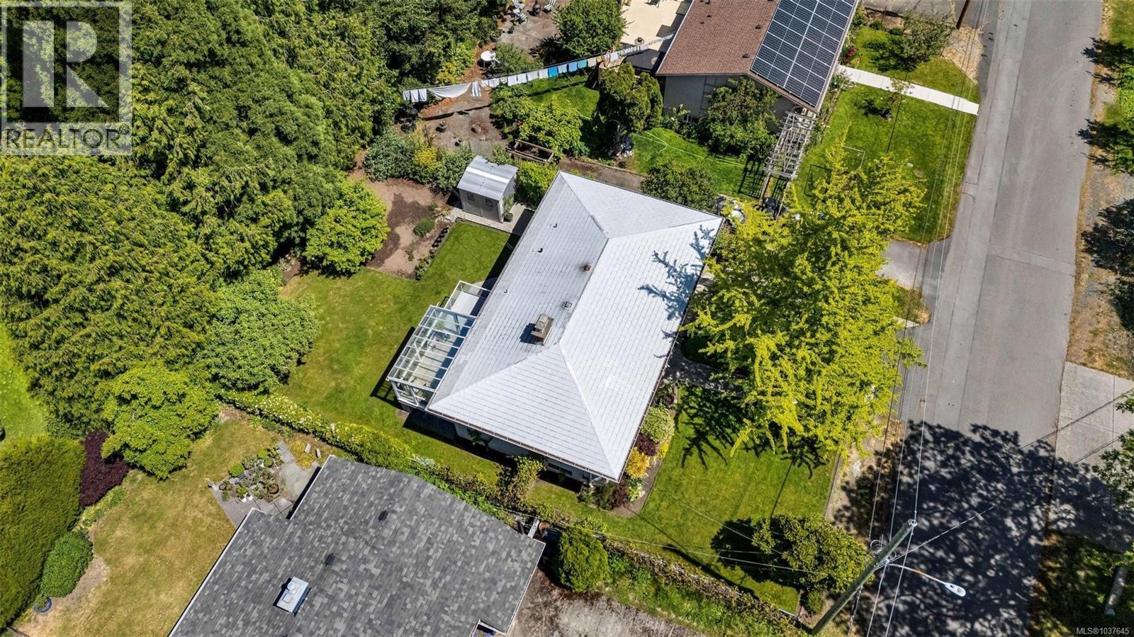  1318 Moorgreen Place, Saanich