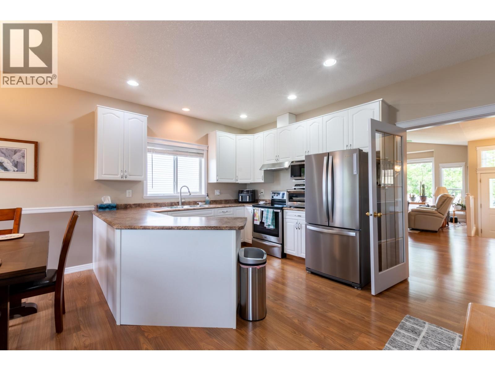 Photo 12 of 40 — 6946 CHARTWELL CRESCENT · Prince George, BC