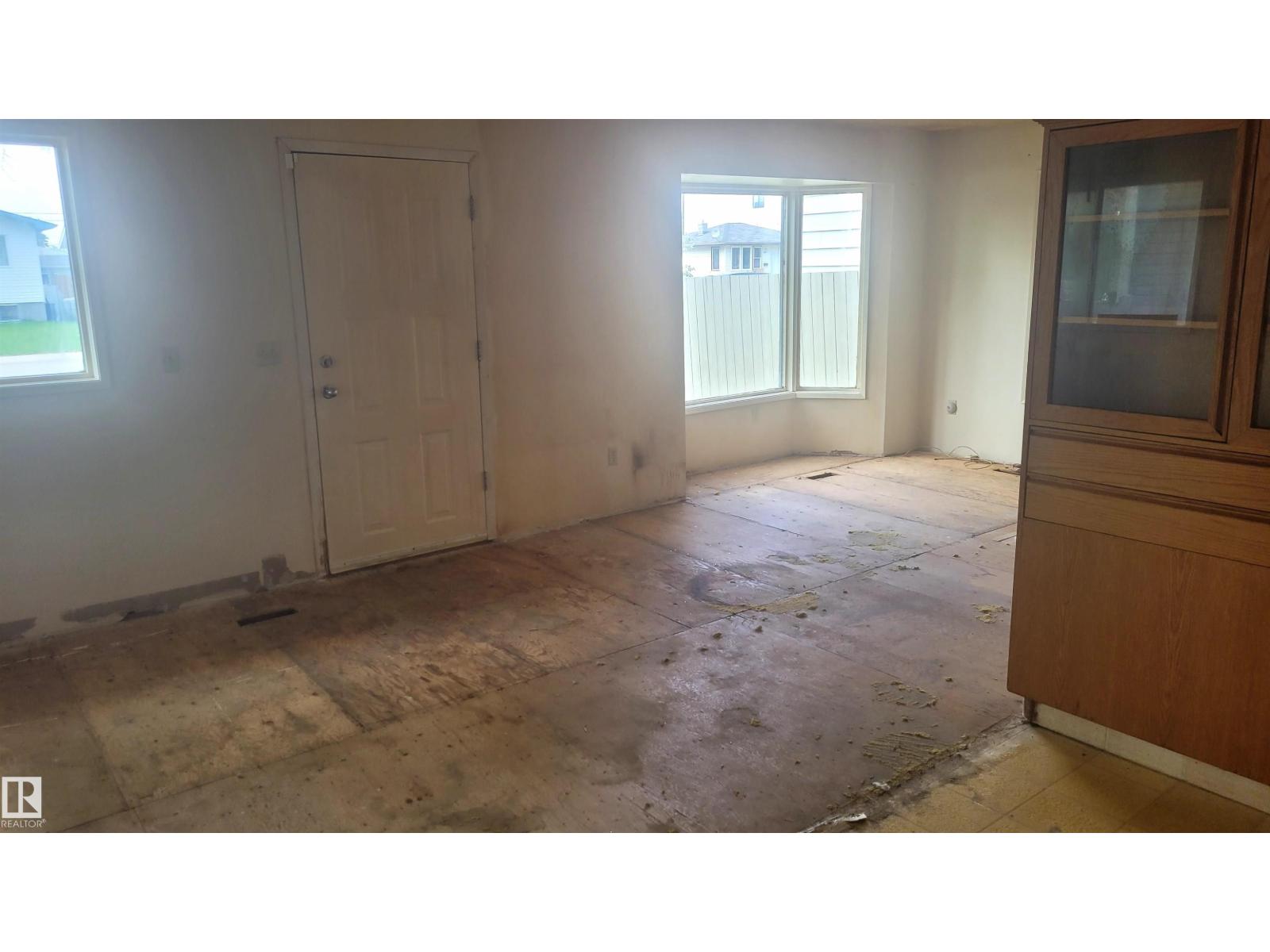 9921 162 ST NW - 6