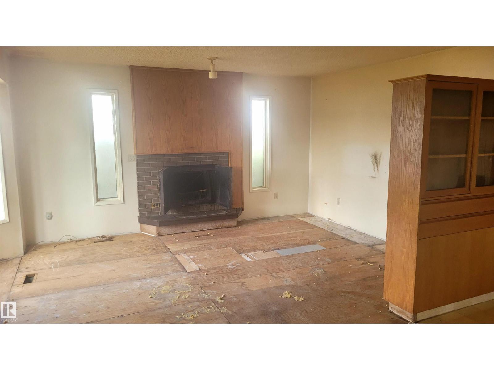 9921 162 ST NW - 4