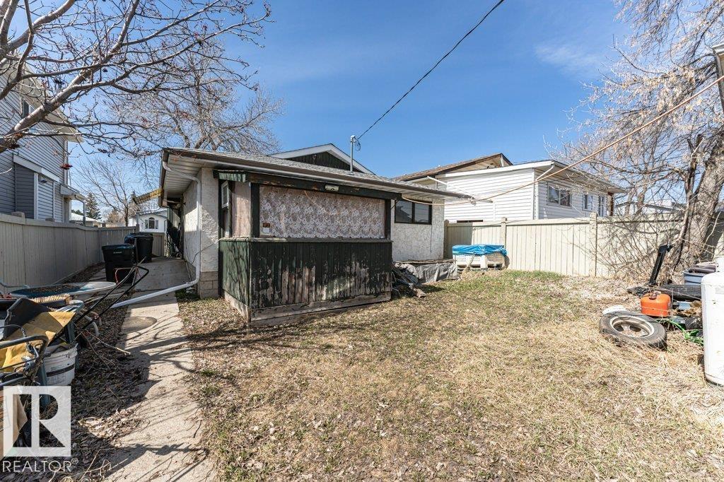 9921 162 ST NW - 3