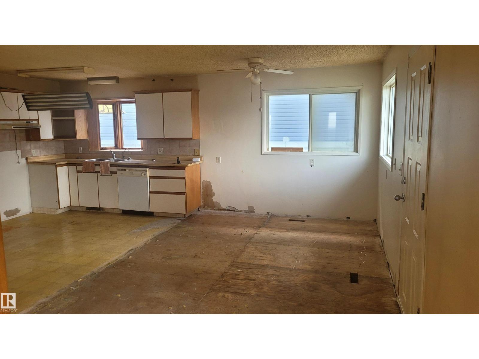 9921 162 ST NW - 7