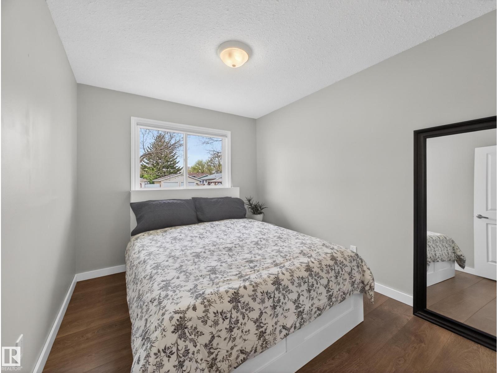 8410 95B Ave - 33