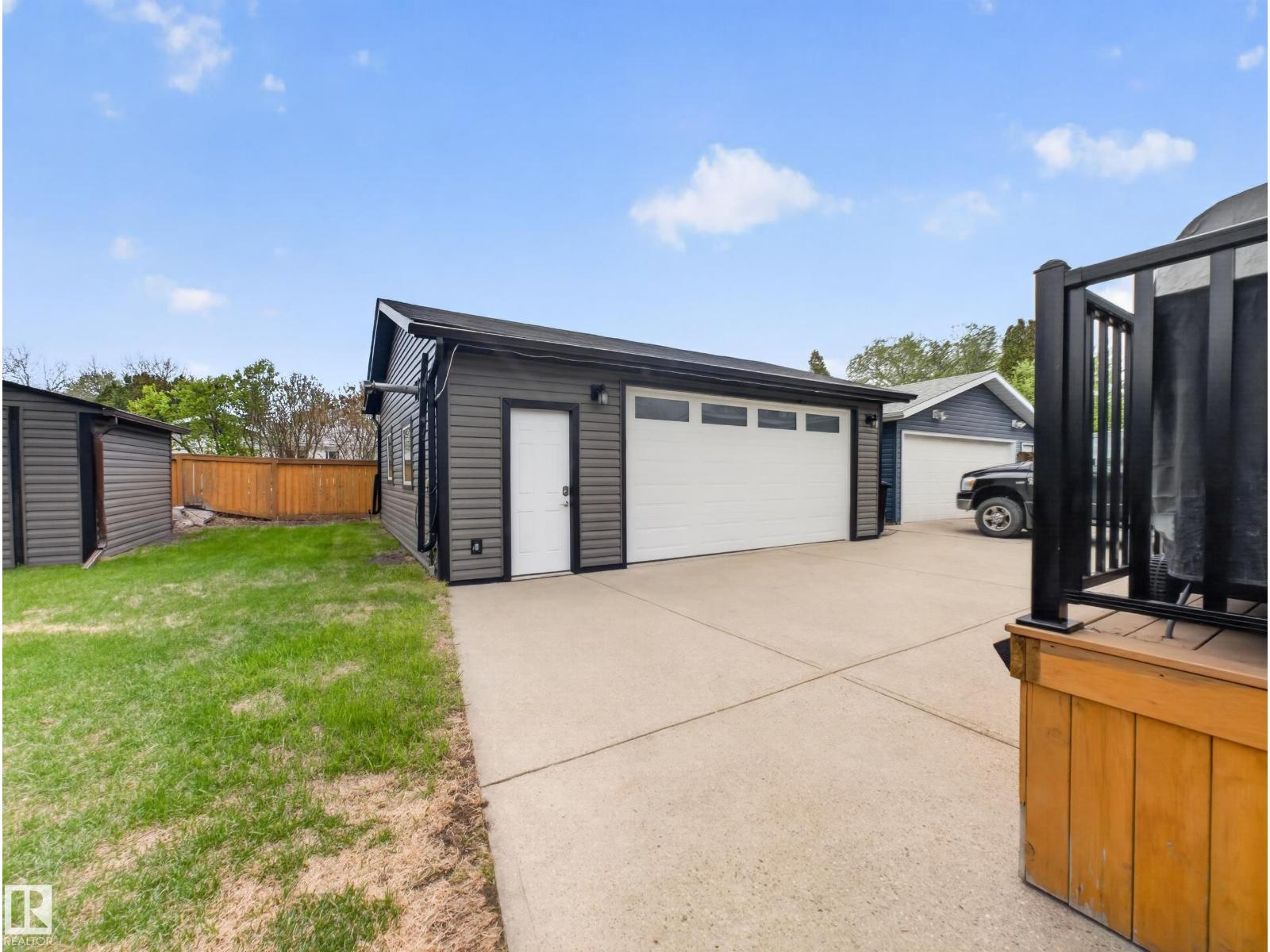 8410 95B Ave - 54