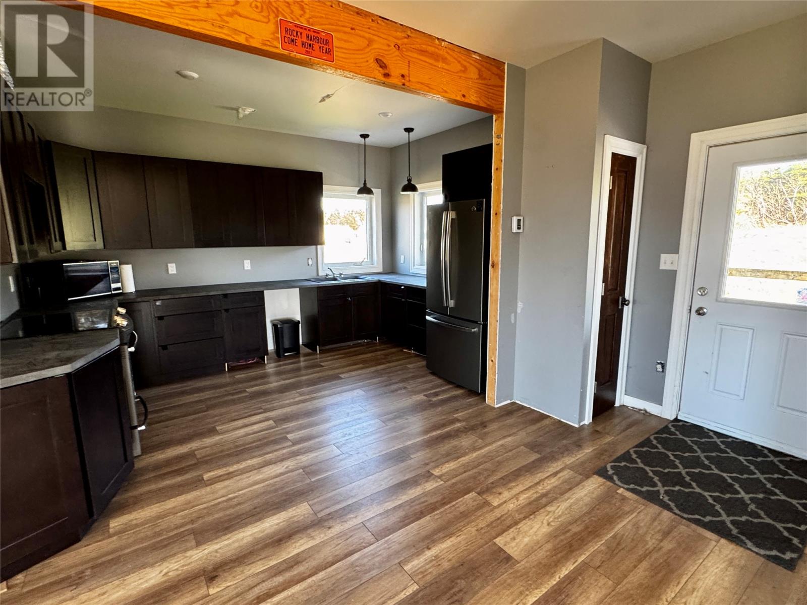 25-27 Main Street S - 10