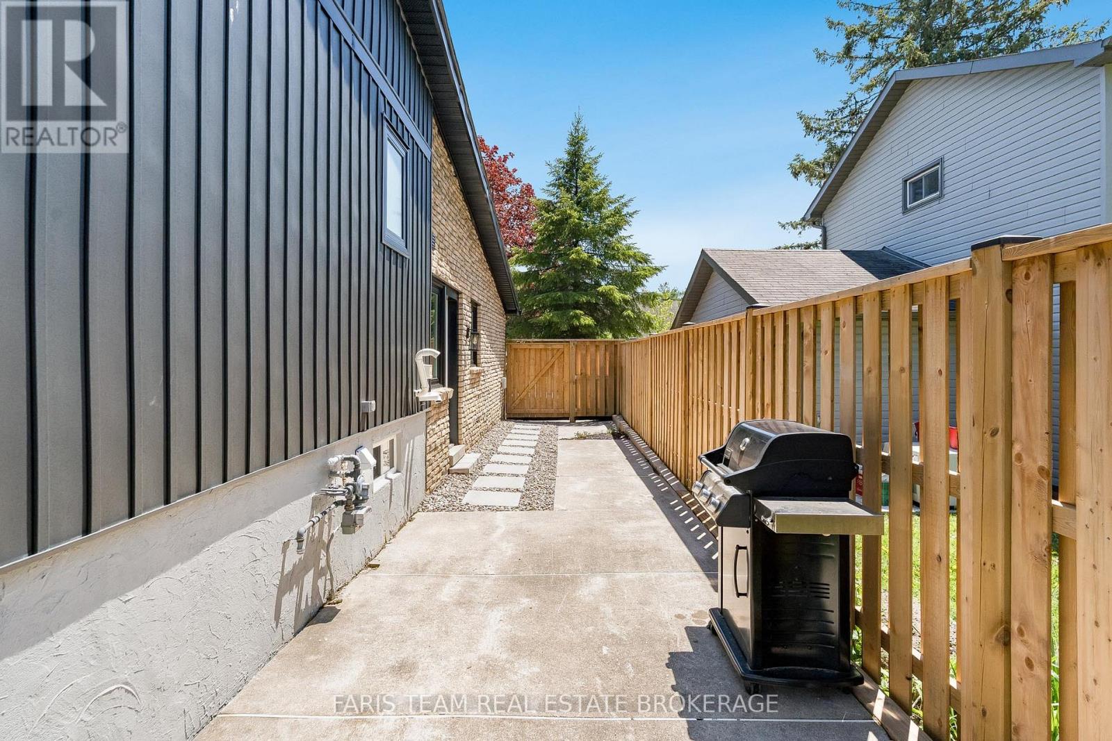 12 OREN BOULEVARD - 29