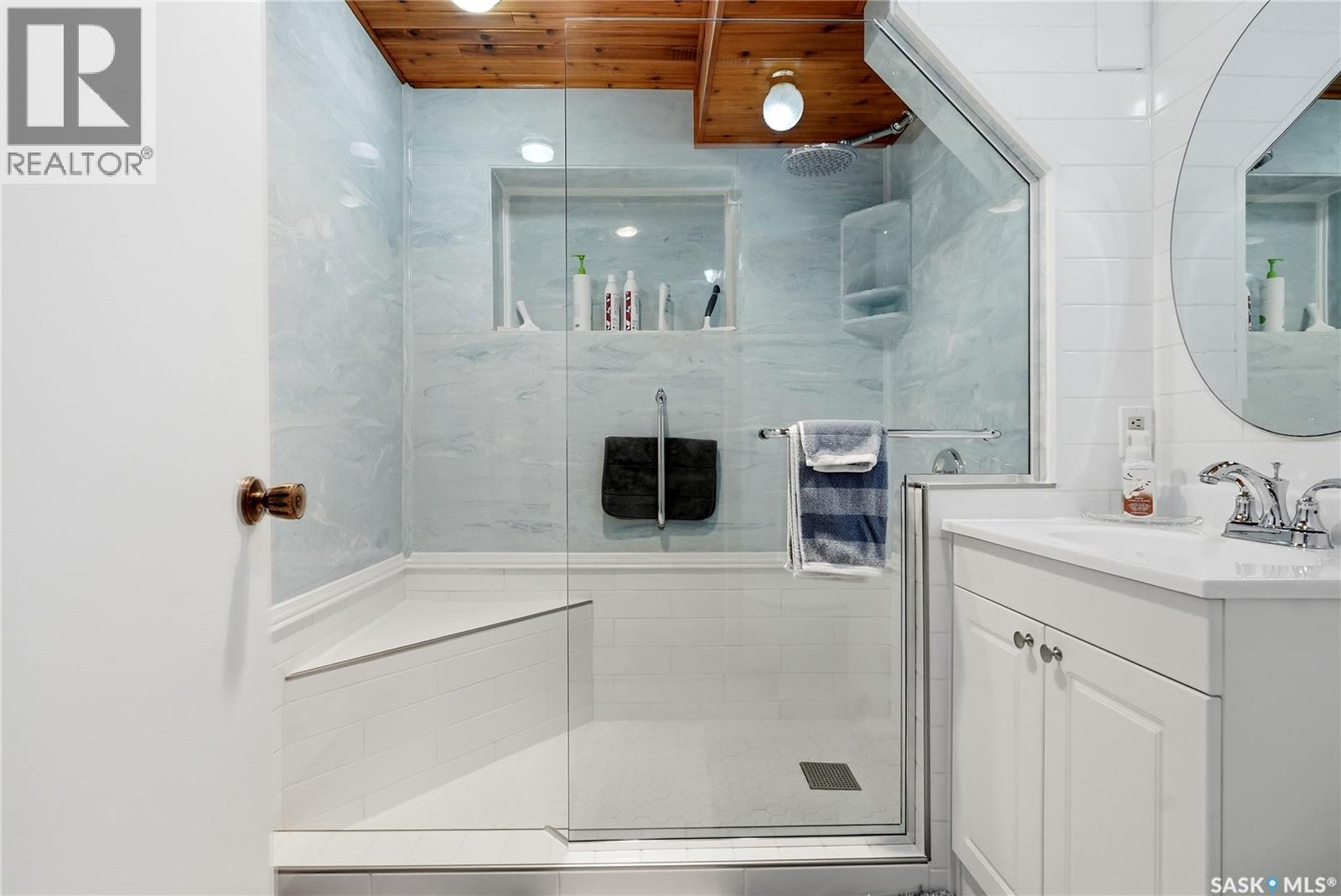 3355 Fairlight DRIVE - 35
